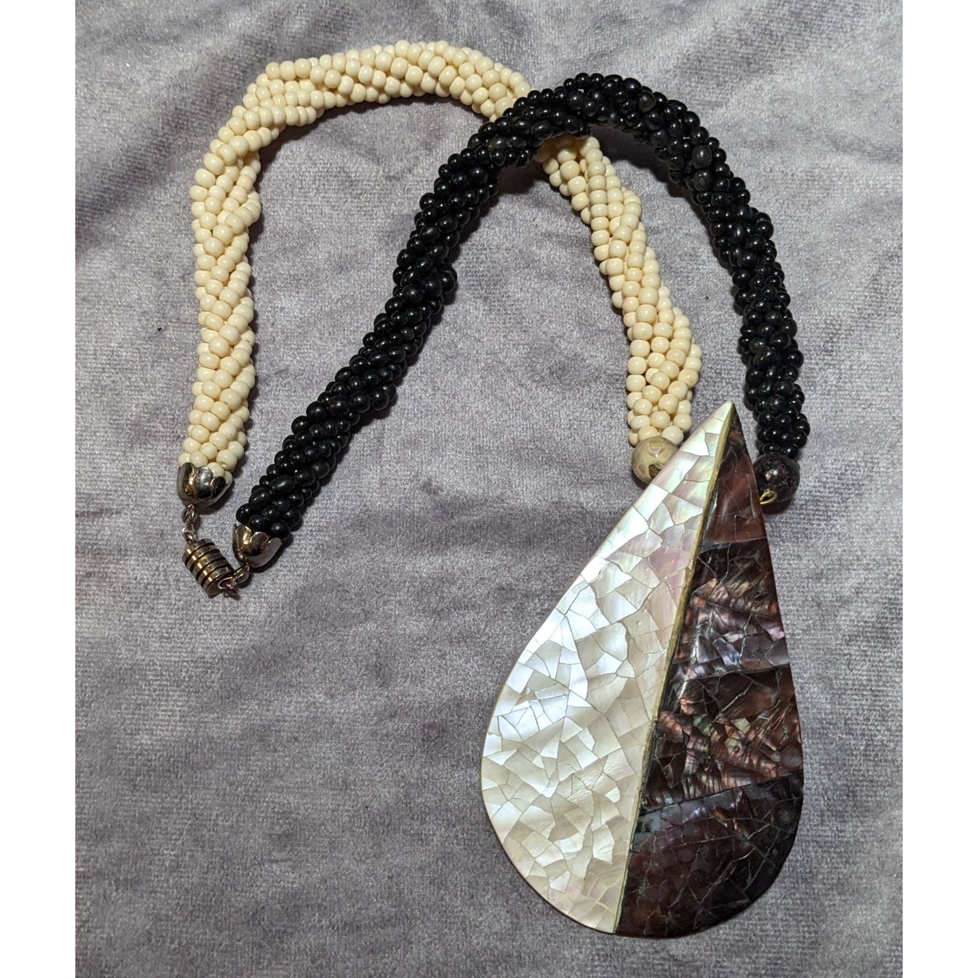 Other Vintage White And Brown Mother OF Pearl Chunky Beaded Teardr Size ONE SIZE - 13 Thumbnail