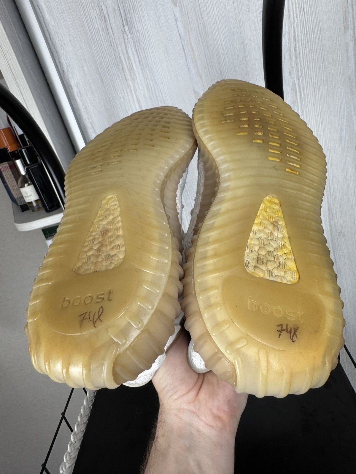 Adidas CP9366 Adidas Yeezy Boost 350 V2 Cream Triple White Size US 9.5 / EU 42-43 - 16 Thumbnail