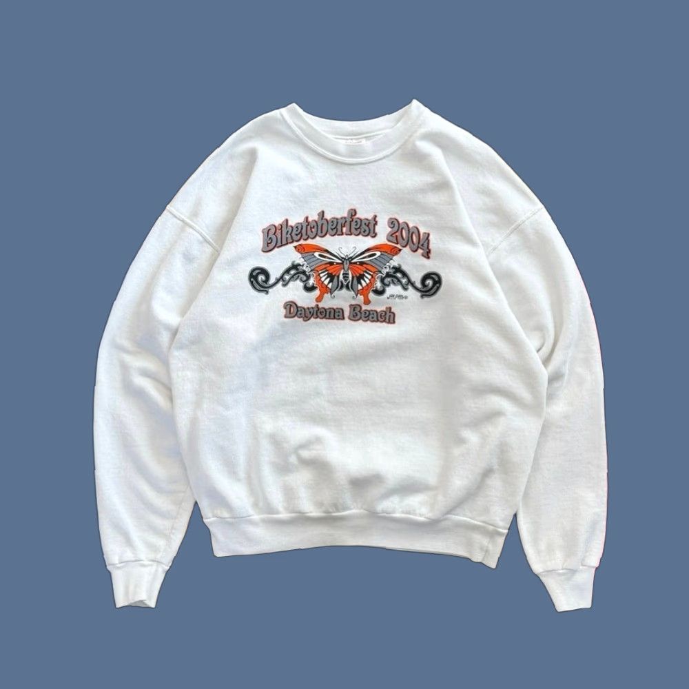 Hanes VINTAGE Biketober Fest Daytona Beach Butterfly Crewneck Sweatshirt Women L White 90s Y2K Biker Grunge Skate Long Sleeve Pullover Sweatshirt Size L Size L / US 10 / IT 46 - 1 Thumbnail