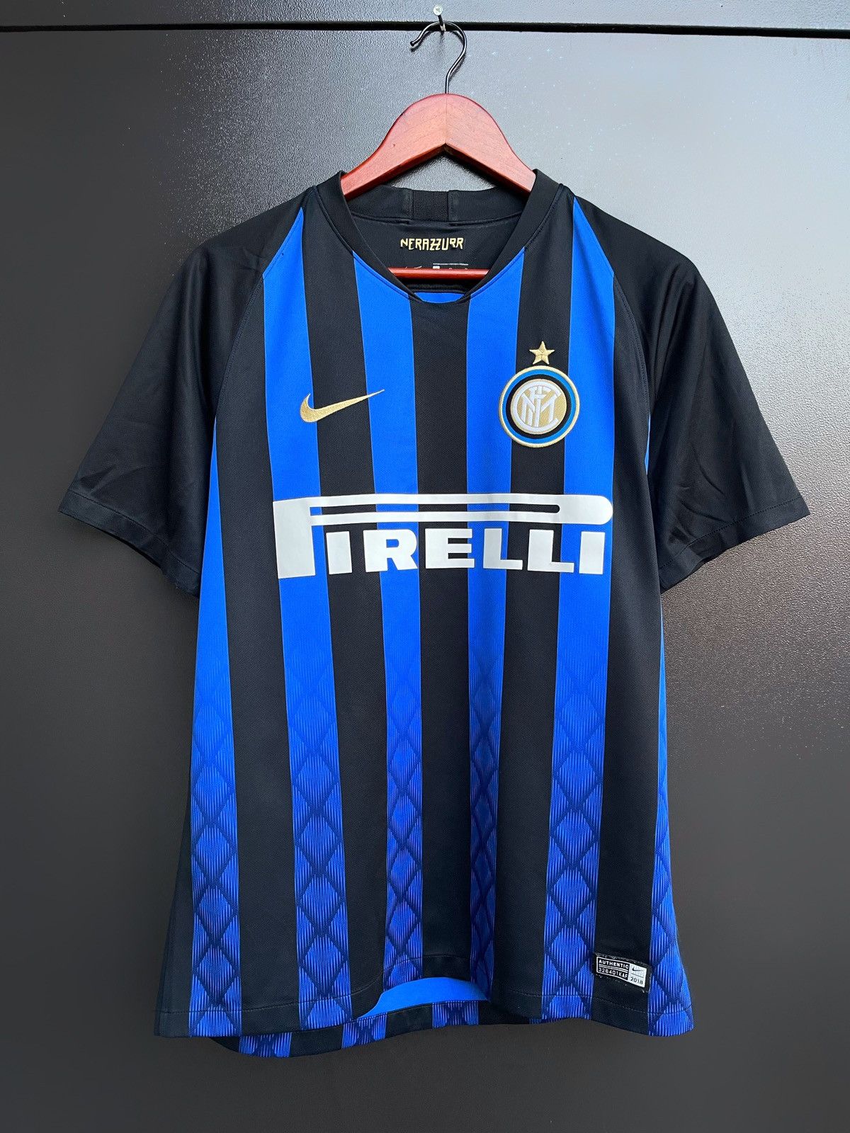 Nike INTER MILAN 2018 2019 HOME FOOTBALL SHIRT JERSEY NIKE Size US M / EU 48-50 / 2 - 1 Thumbnail