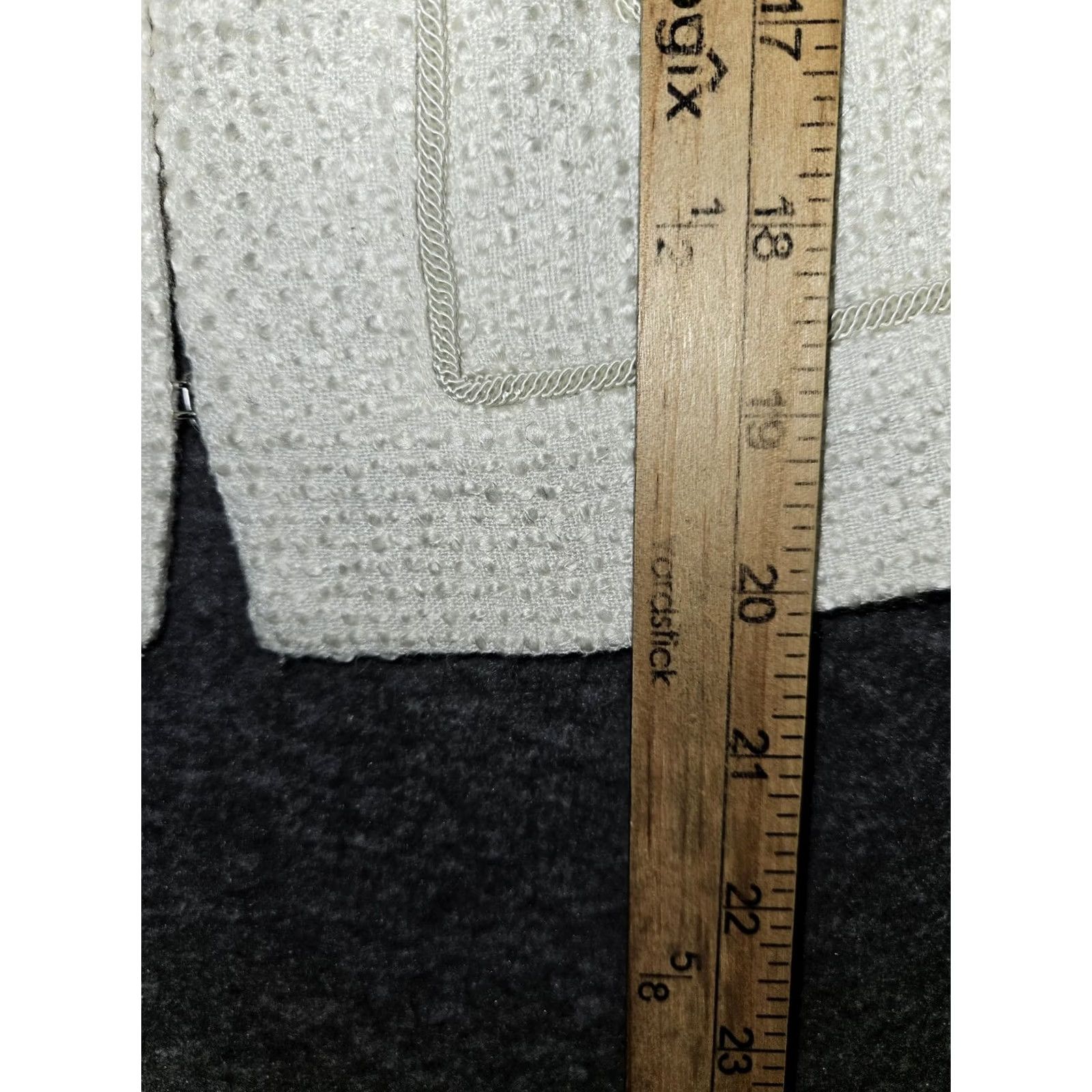 Banana Republic VINTAGE Banana Republic Jacket Womens Petite 4P White Boucle Textured Lined Pockets Hook Wool Blazer Short 2 Front Pockets Notched Black? Size S / US 4 / IT 40 - 4 Thumbnail