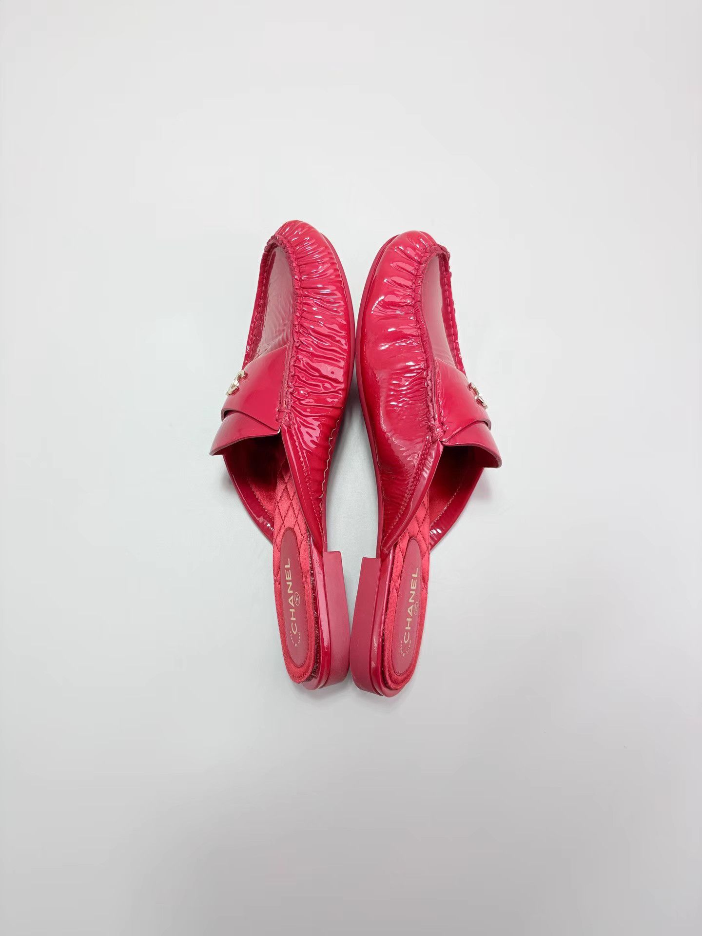 Chanel CHANEL Red Patent Leather Slippers K1 Size US 7.5 / IT 37.5 - 4 Thumbnail