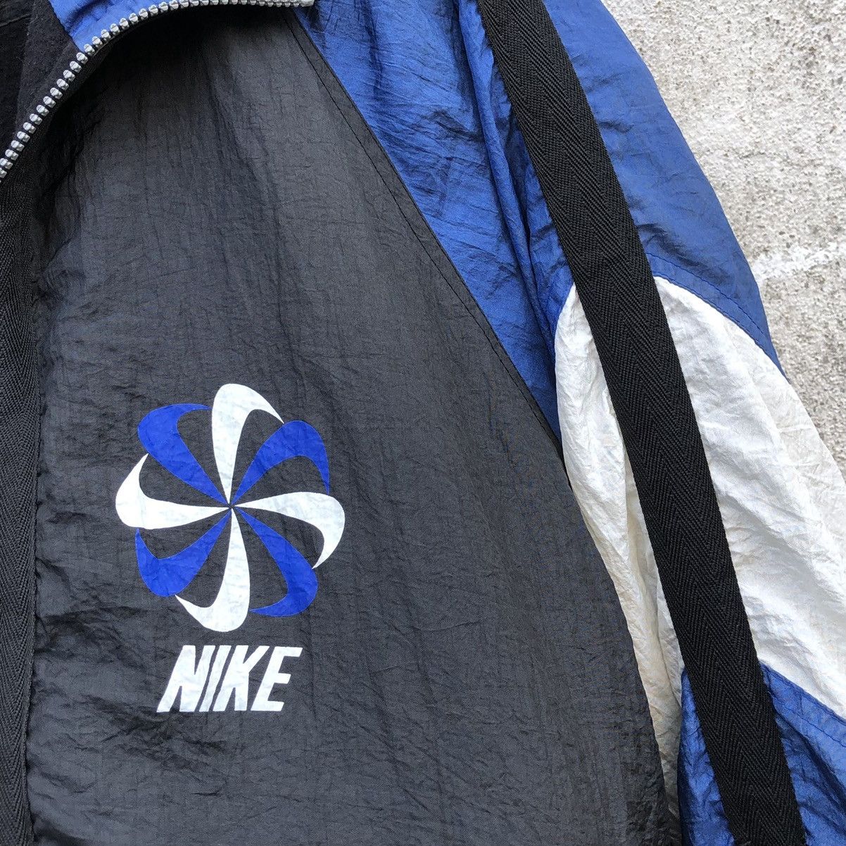 Vintage Vintage 80-90s Nike Pinwheel Big Logo Windbreaker Jacket Size US XL / EU 56 / 4 - 4 Thumbnail