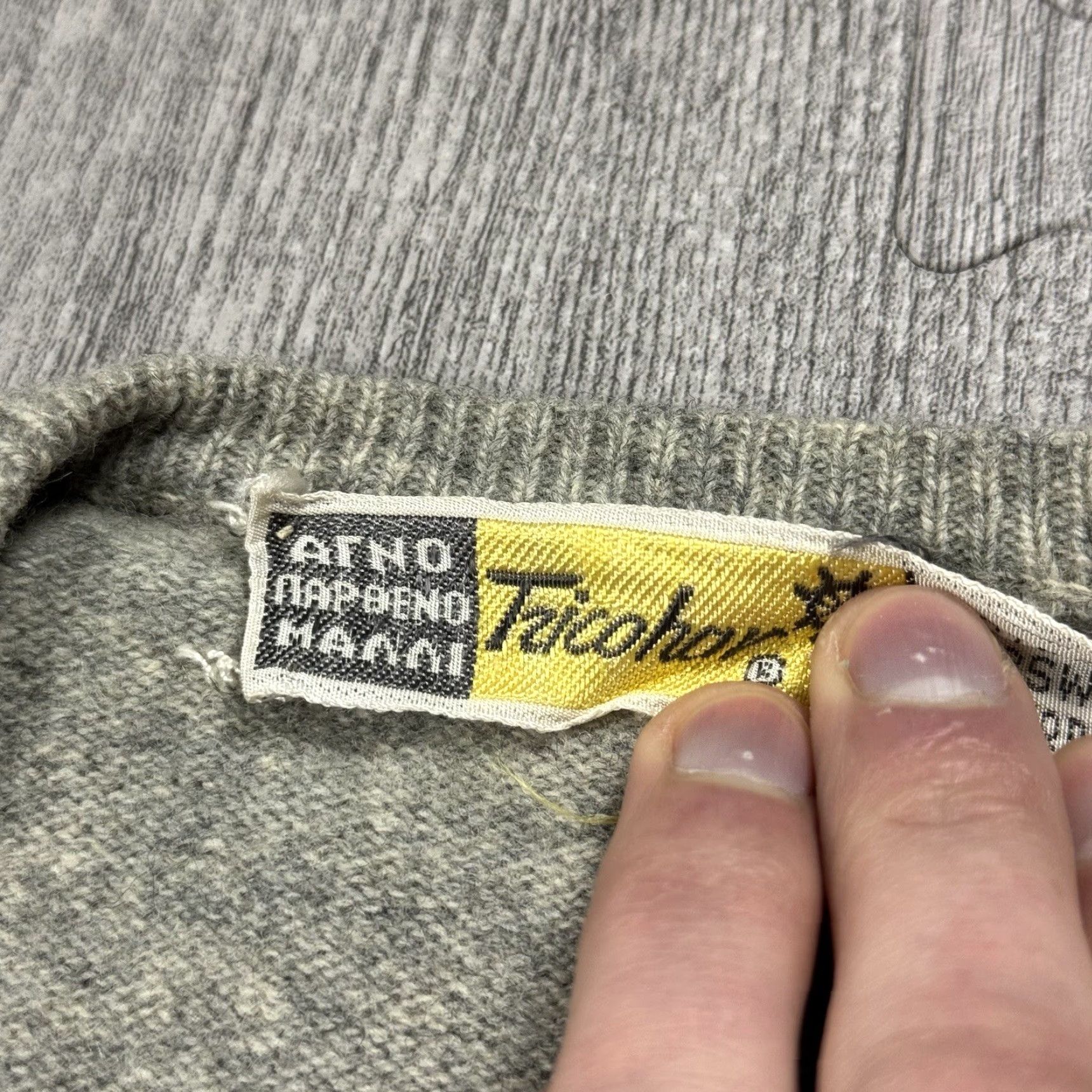 Vintage VINTAGE TRICOHAR AUSTRALIAN LAMBSWOOL V-NECK SWEATER VEST MENS LARGE GRAY HEATHERED CLASSIC Size US L / EU 52-54 / 3 - 3 Thumbnail
