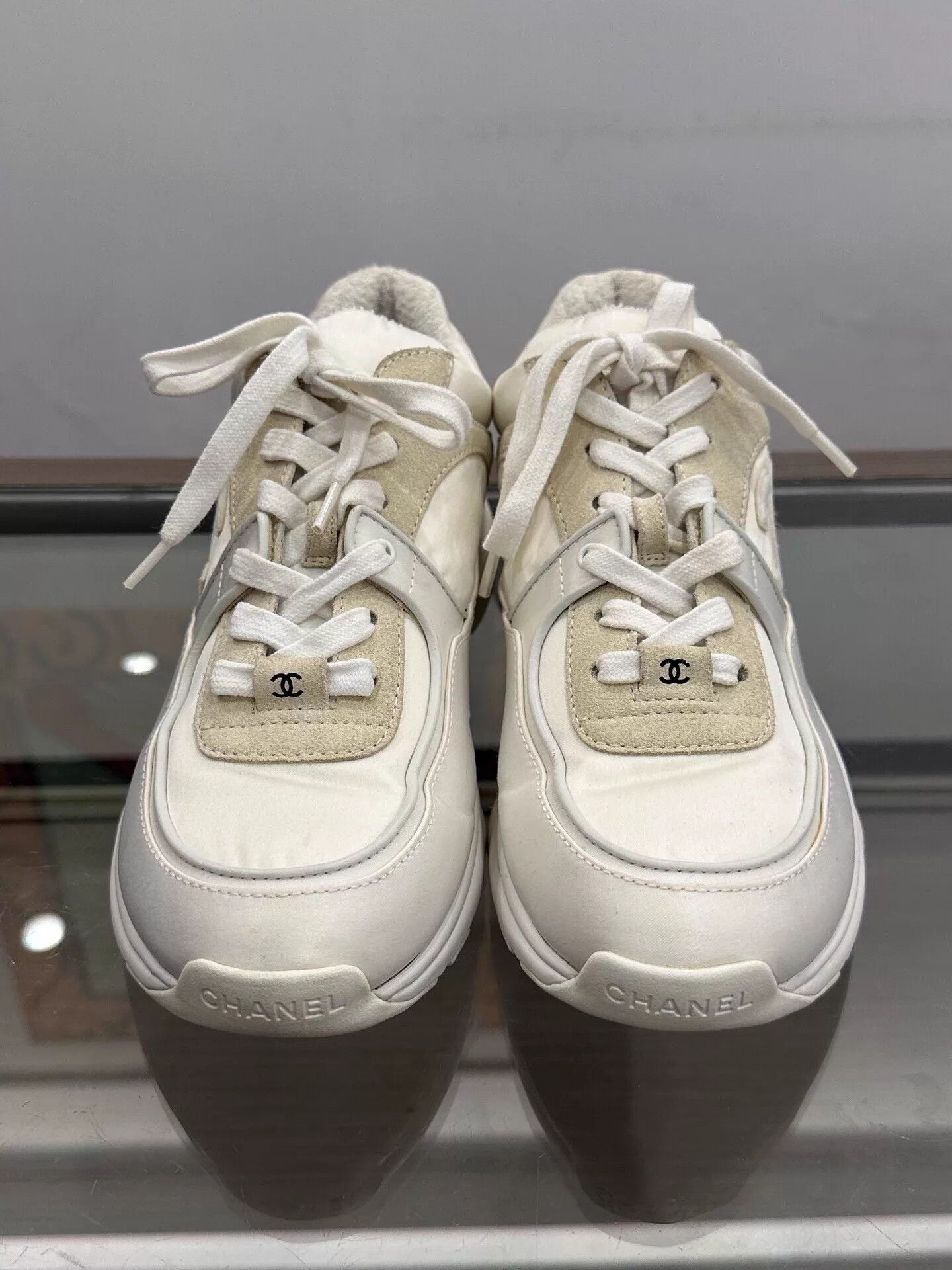 Chanel Chanel Women's White Side Embossed CC Sneaker 37.5 Size US 7 / IT 37 - 3 Thumbnail