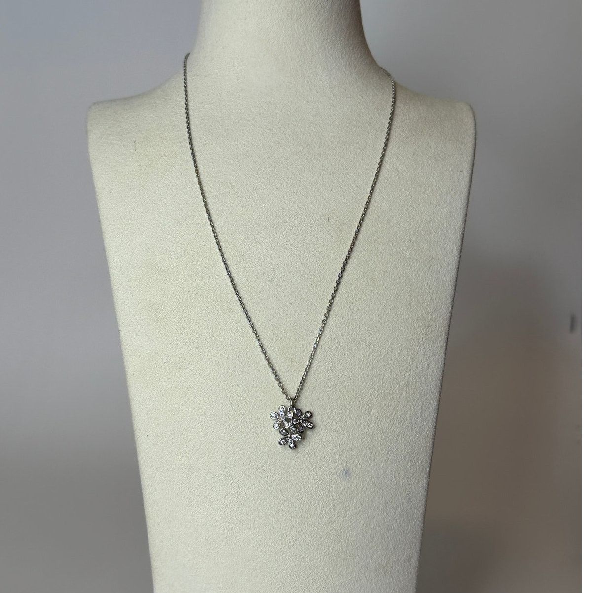Kate Spade kate Spade Gardenia Cluster Studs & Pendant Necklace set Size ONE SIZE - 9 Thumbnail