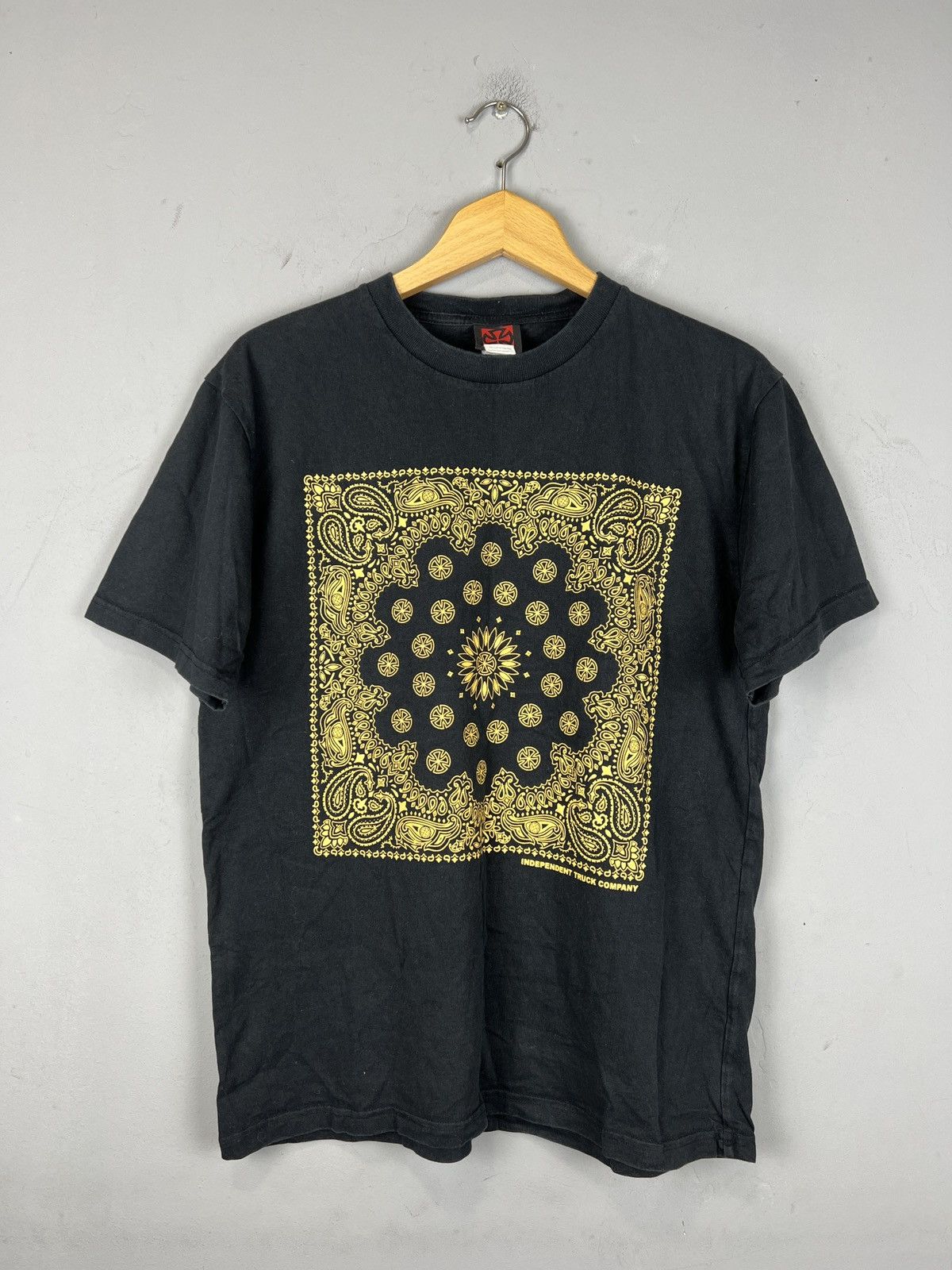 Vintage Vintage Independent bandana abstract tee | Grailed