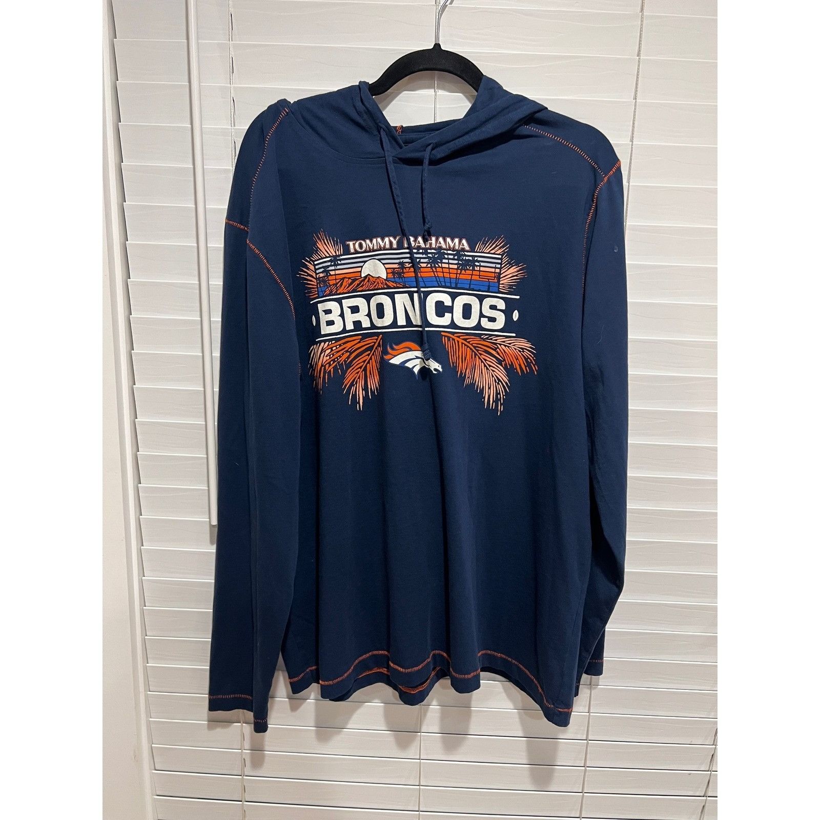 Tommy Bahama Tommy Bahama Denver Broncos Hoodie Mens XL Long Sleeve NFL F Size US XL / EU 56 / 4 - 1 Thumbnail