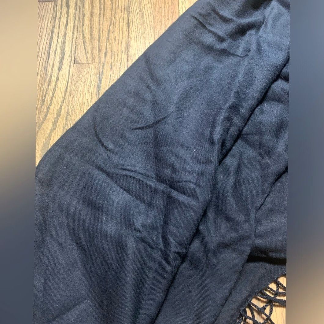 Lord & Taylor VINTAGE LORD & TAYLOR Scarf Black Women Large Wrap / Scarf Size ONE SIZE - 2 Thumbnail