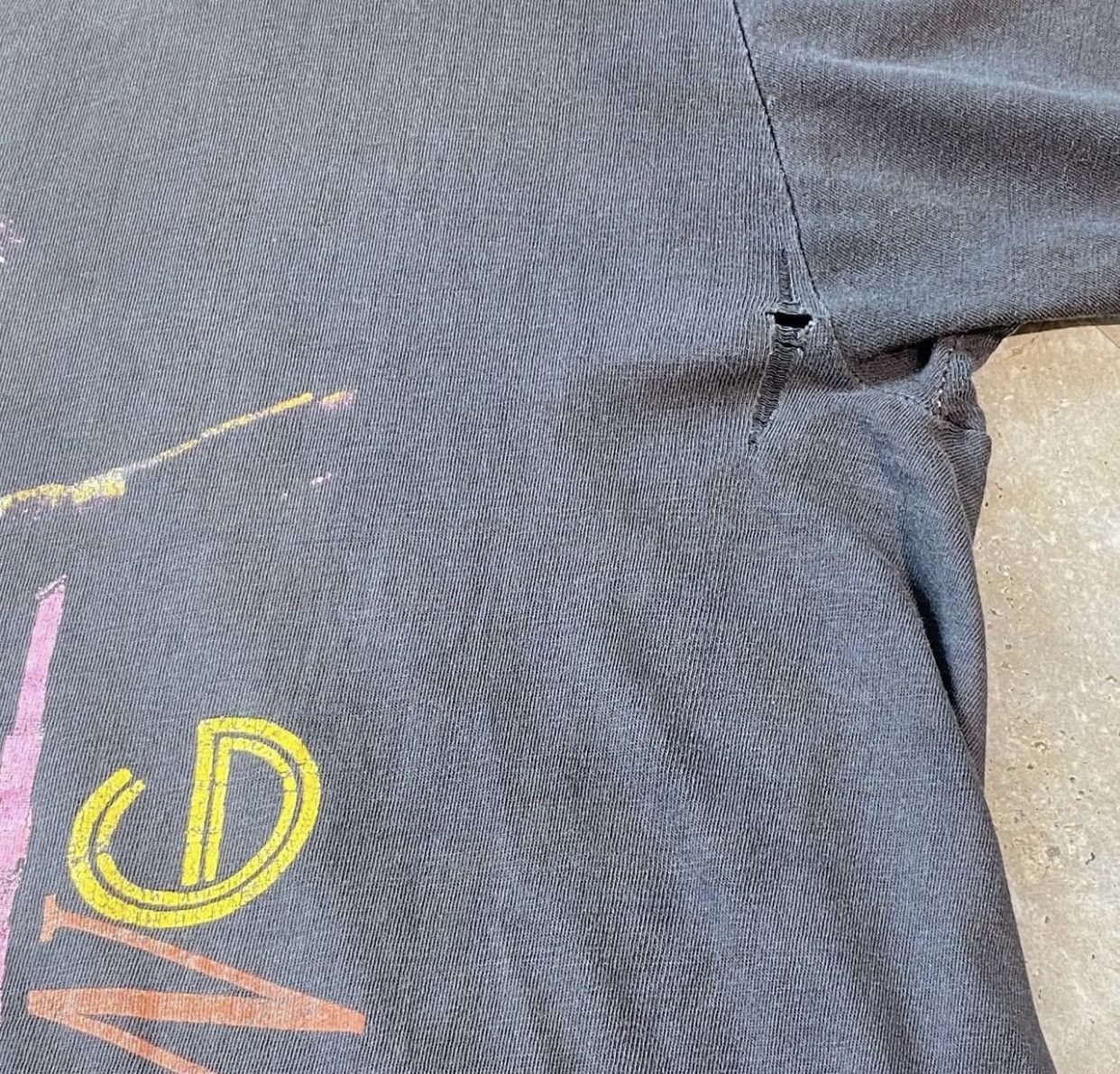 Band Tees Vintage 80s Neil Young Thrashed Fade Tee Size L / US 10 / IT 46 - 6 Thumbnail