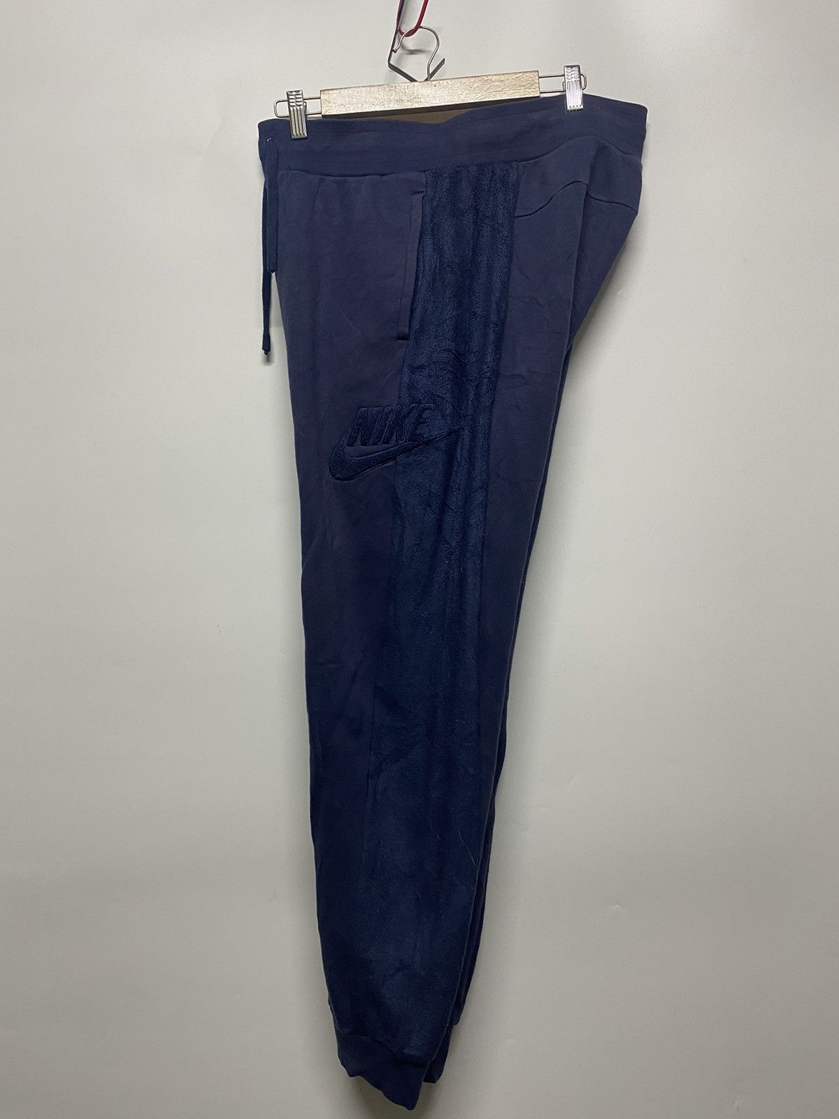 Nike Nike Jogger Pants Sportswear Embossed Logo Training Size US 30 / EU 46 - 12 Thumbnail