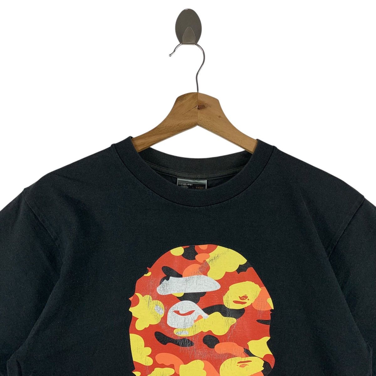 Bape Vintage BAPE "By Bathing Ape" Fire Camo Ape Head Logo Tee Size US M / EU 48-50 / 2 - 2 Thumbnail