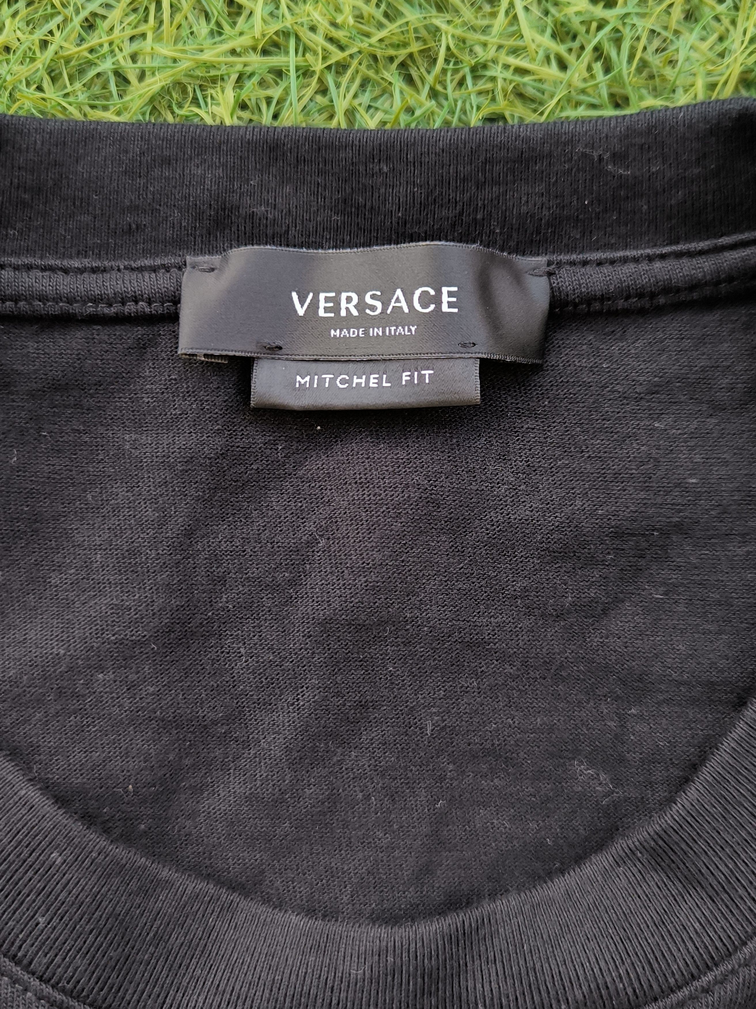 Versace Versace Milano Crest Graphic T-Shirt Black XL Worn Once Size US XL / EU 56 / 4 - 3 Thumbnail