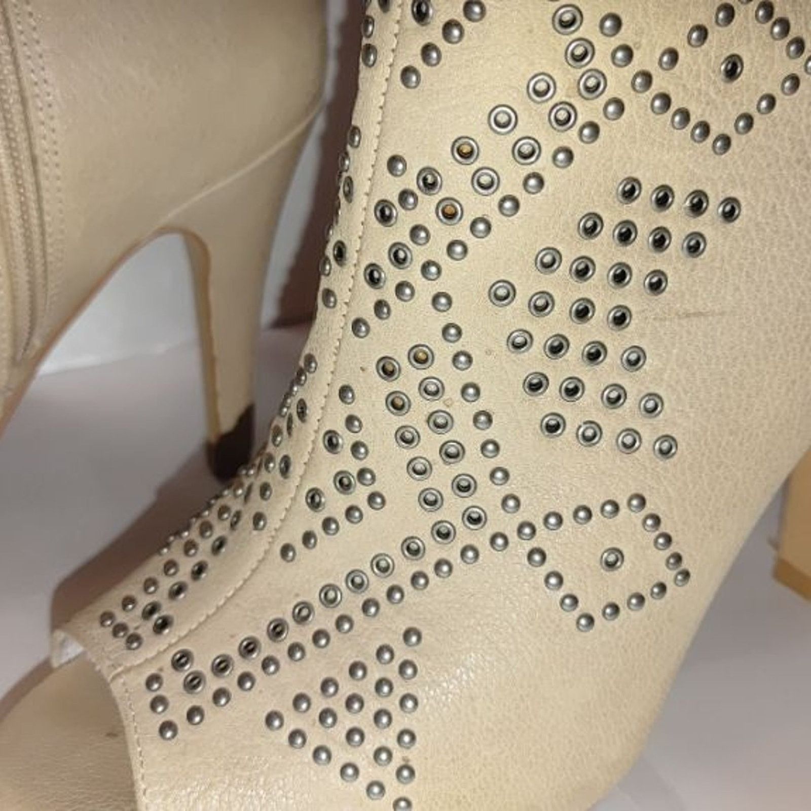 Vince Camuto Vince Camuto Kanster Beige Leather Peep Toe Booties Size 6 Size US 6 / IT 36 - 4 Thumbnail