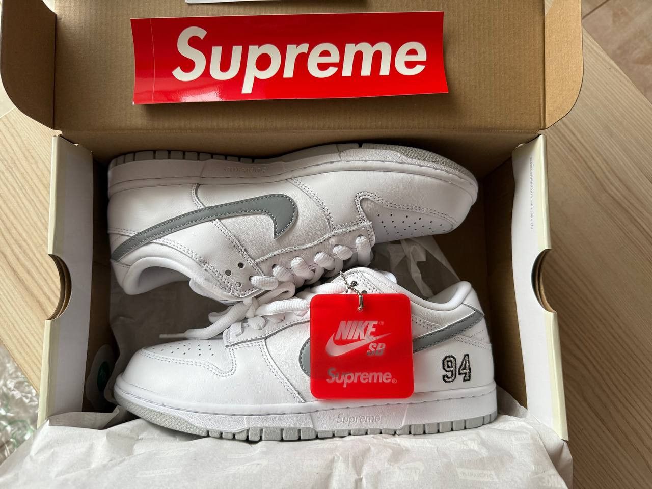 Nike × Supreme Nike sb Dunk low Supreme Size US 8 / EU 41 - 1 Thumbnail