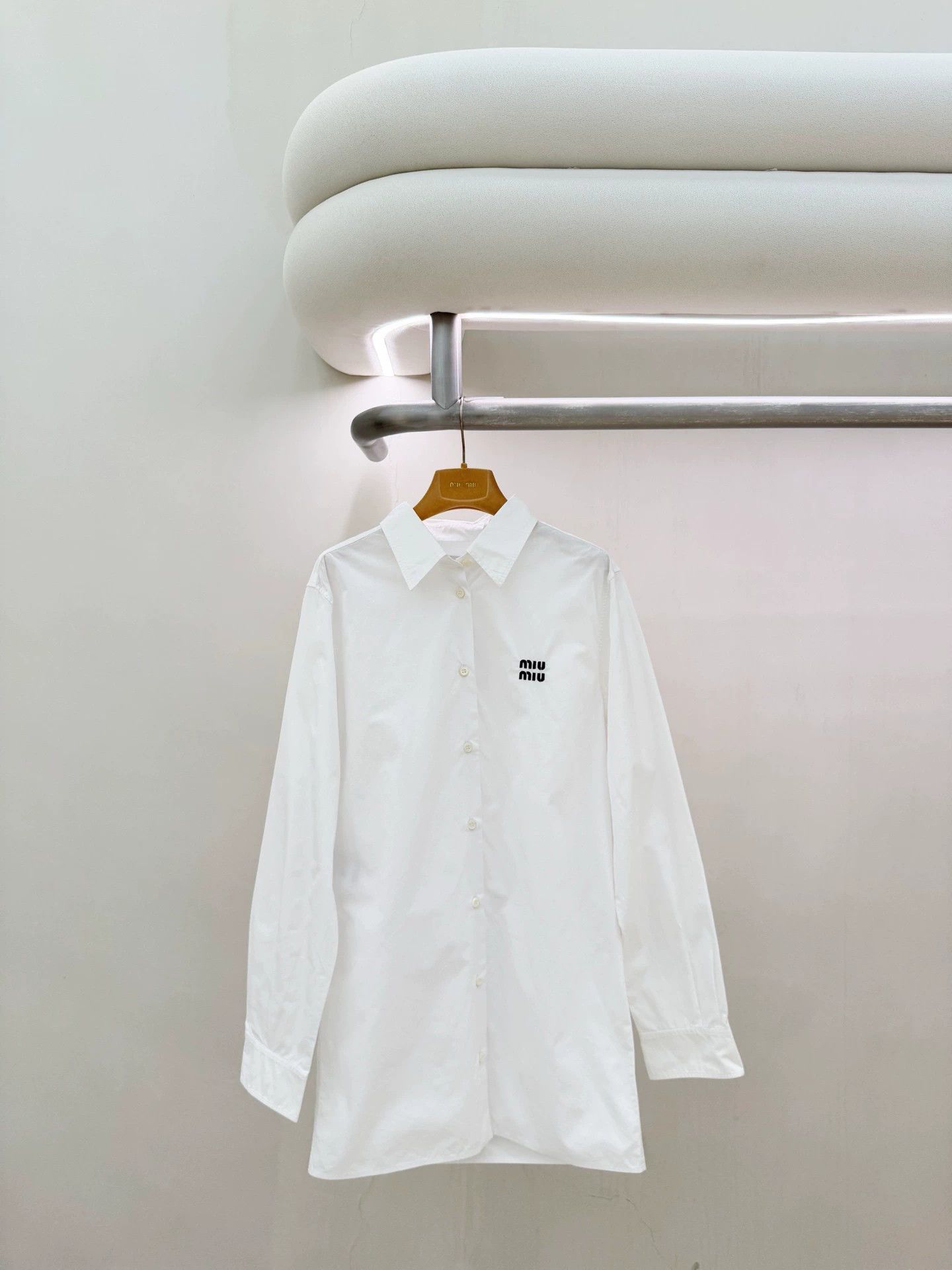 Miu Miu Miu Miu White Long Shirt 36 Stain, Washer Tag Hole Size XS / US 0-2 / IT 36-38 - 1 Thumbnail