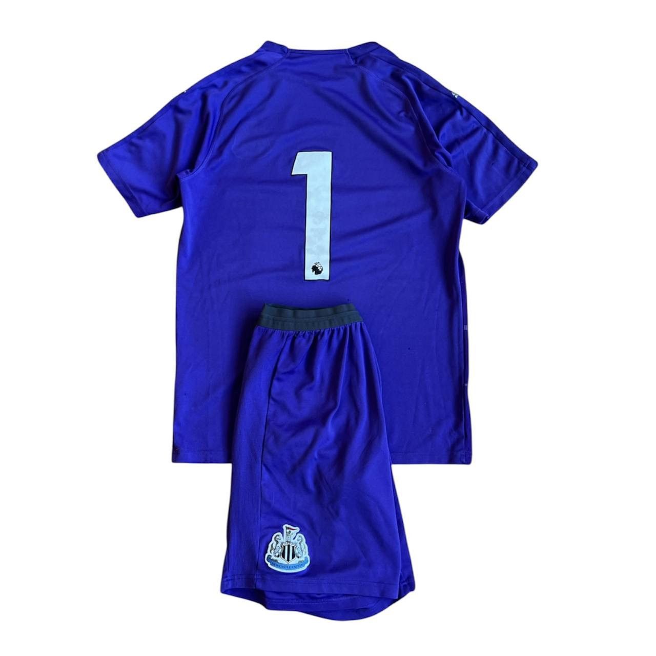 Puma 2018/19 NEWCASTLE UNITED #1 GK FOOTBALL SOCCER SET PUMA SZ M Size US M / EU 48-50 / 2 - 1 Thumbnail