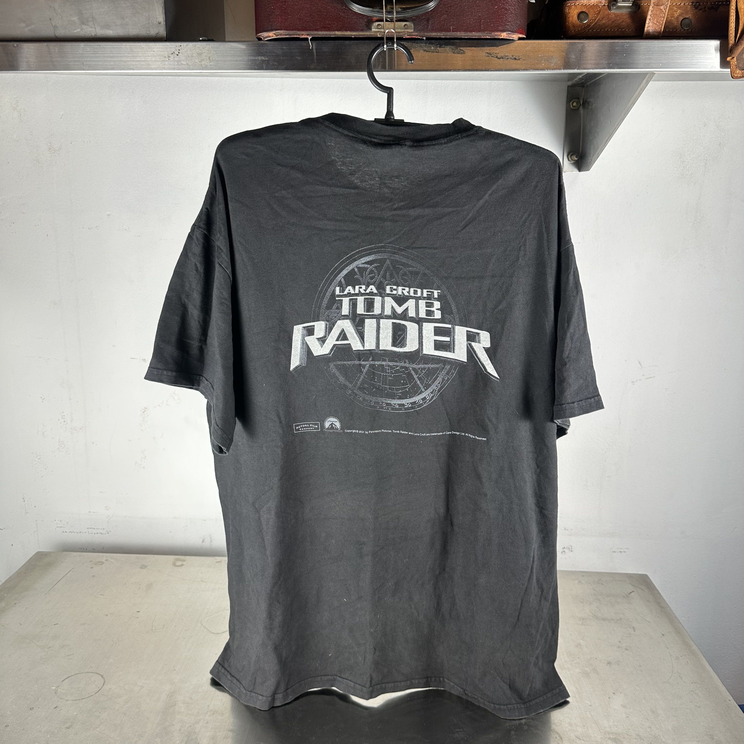 Vintage Vintage 2001 Lara Croft Tomb Raider Movie Promo T-Shirt Size US XL / EU 56 / 4 - 1 Thumbnail