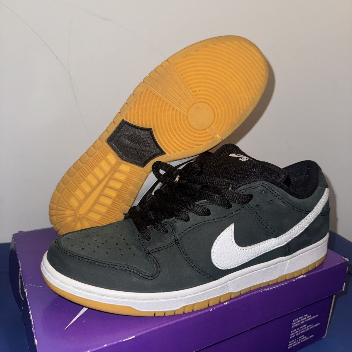 Nike SB Nike SB Dunk Low Black Gum Black White Gum Sole VNDS Size US 12 / EU 45 - 2 Thumbnail