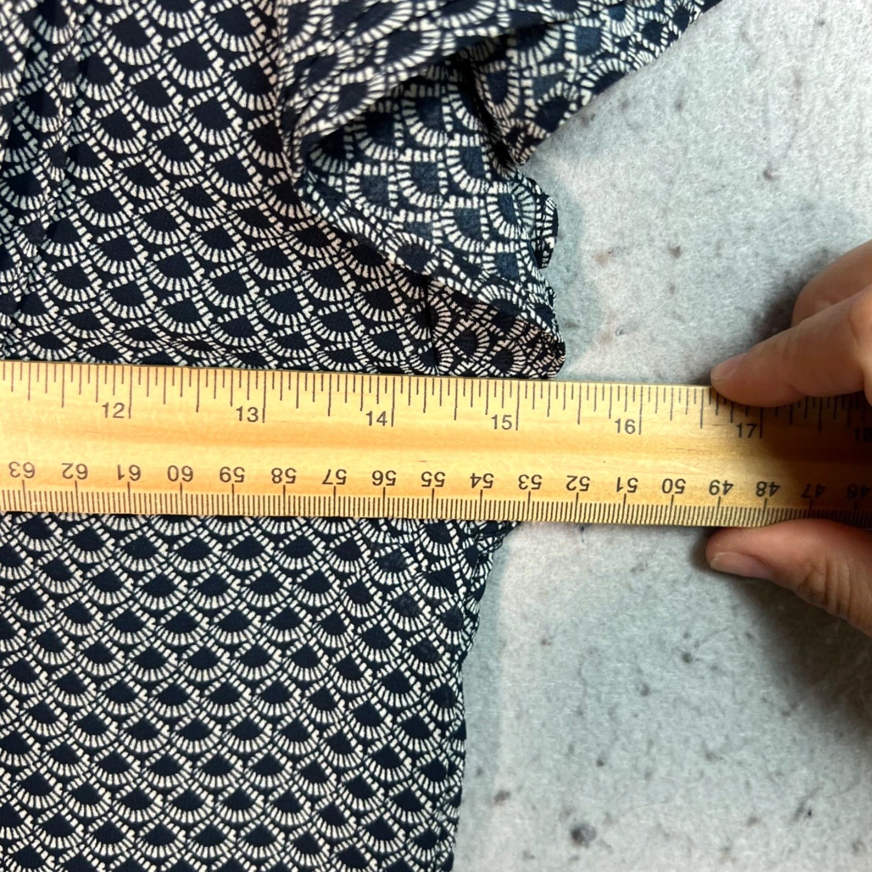 H&M VINTAGE H&M Dress Patterned V-Neck Short Sleeve Gray Knee Length Womens 2 Size XS / US 0-2 / IT 36-38 - 6 Thumbnail