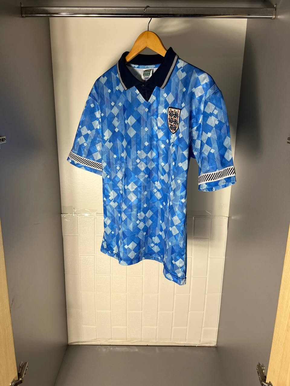 Vintage VERY RARE UMBRO ENGLAND RETRO SOCCER JERSEY MANCHESTER 90s Size US M / EU 48-50 / 2 - 3 Thumbnail