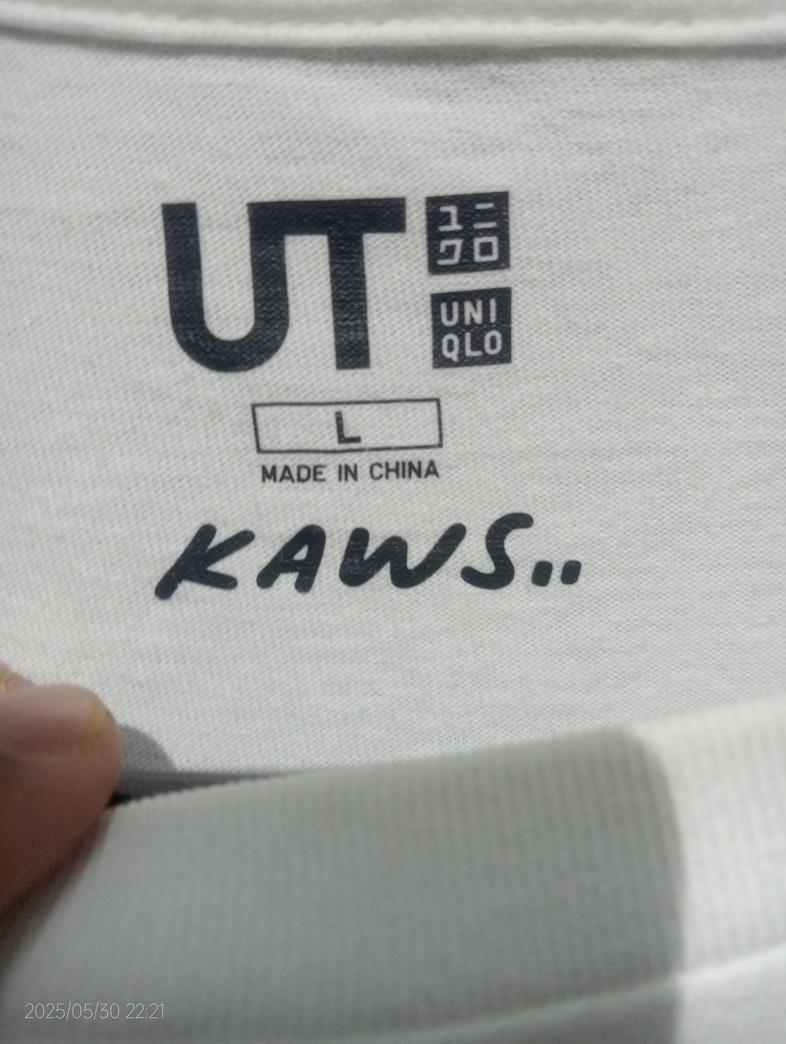 Kaws × Uniqlo KAWS Uniqlo Gone Tee Size US L / EU 52-54 / 3 - 2 Thumbnail