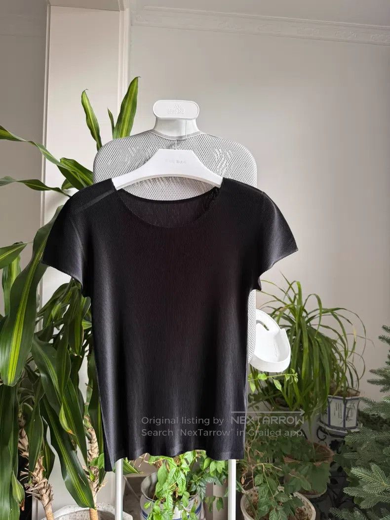 Issey Miyake Issey Miyake Black short-sleeve Size L / US 10 / IT 46 - 1 Thumbnail