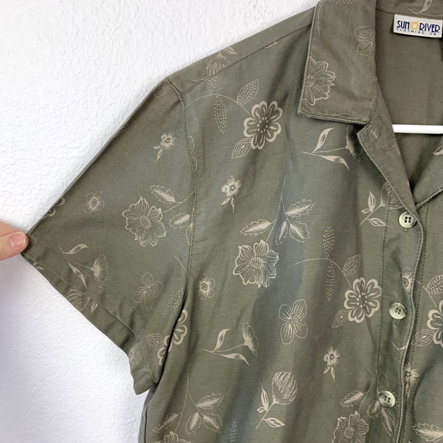 CO Sun River Clothing Co Women's S Olive Green Floral Button-Up Shirt Blouse Size S / US 4 / IT 40 - 3 Thumbnail