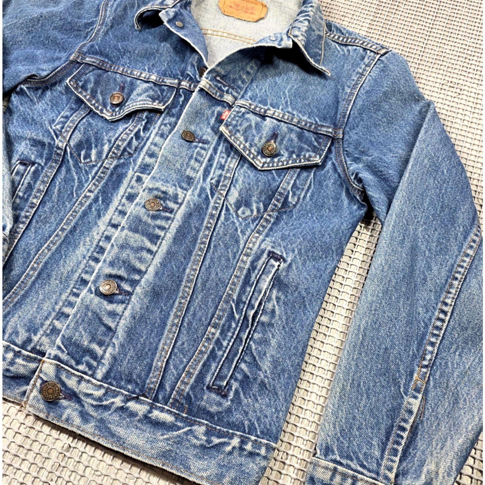 Levi's VINTAGE Levi’s Trucker Denim Jean Jacket 36R Distressed Med Wash 70506 80s 90s Jeans Jacket Mens Blue Size US 36 / EU 52 - 4 Thumbnail
