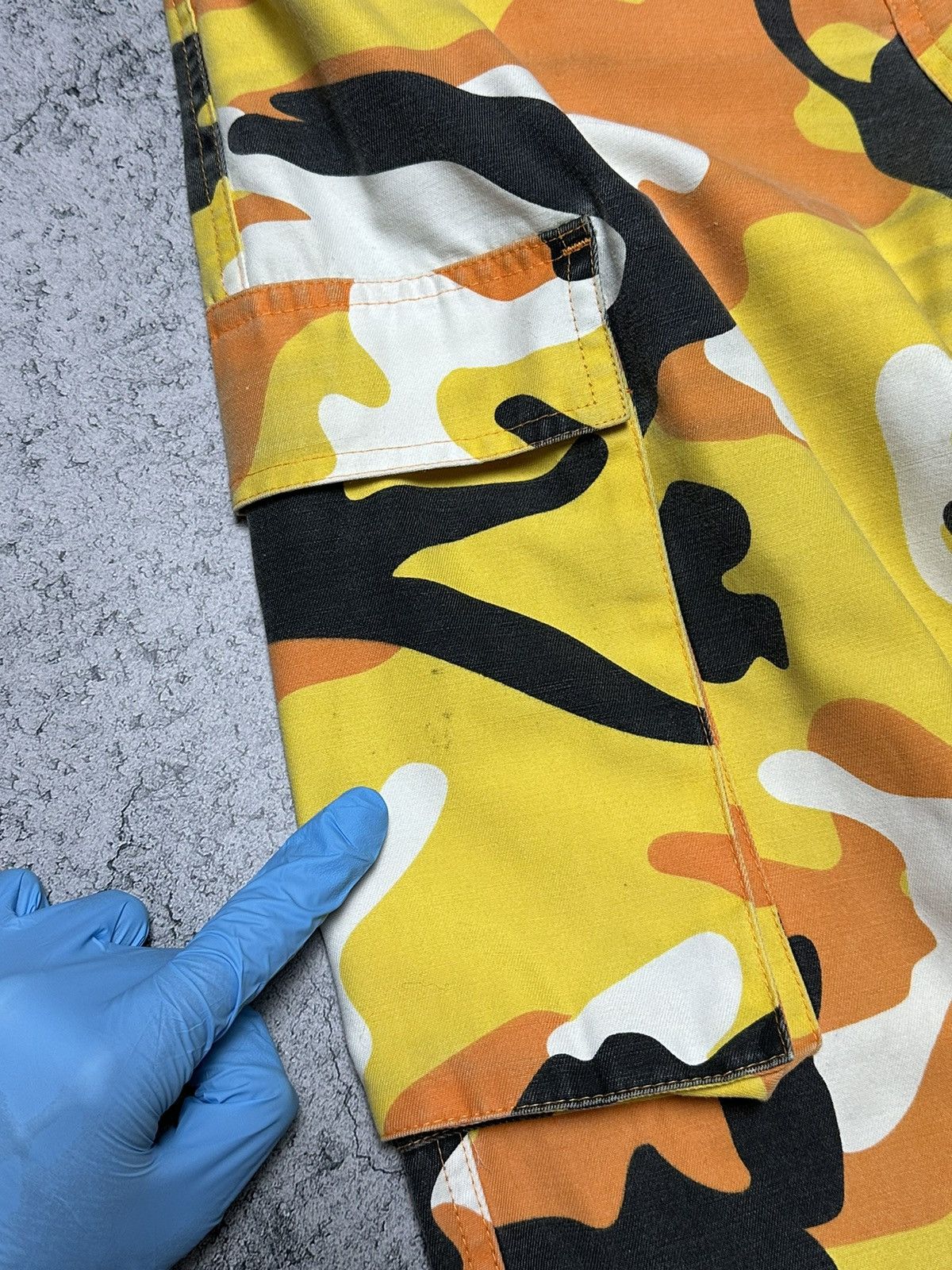 Karl Kani × Vintage Karl Kani Camo Cargo Pants Size US 27 - 11 Thumbnail