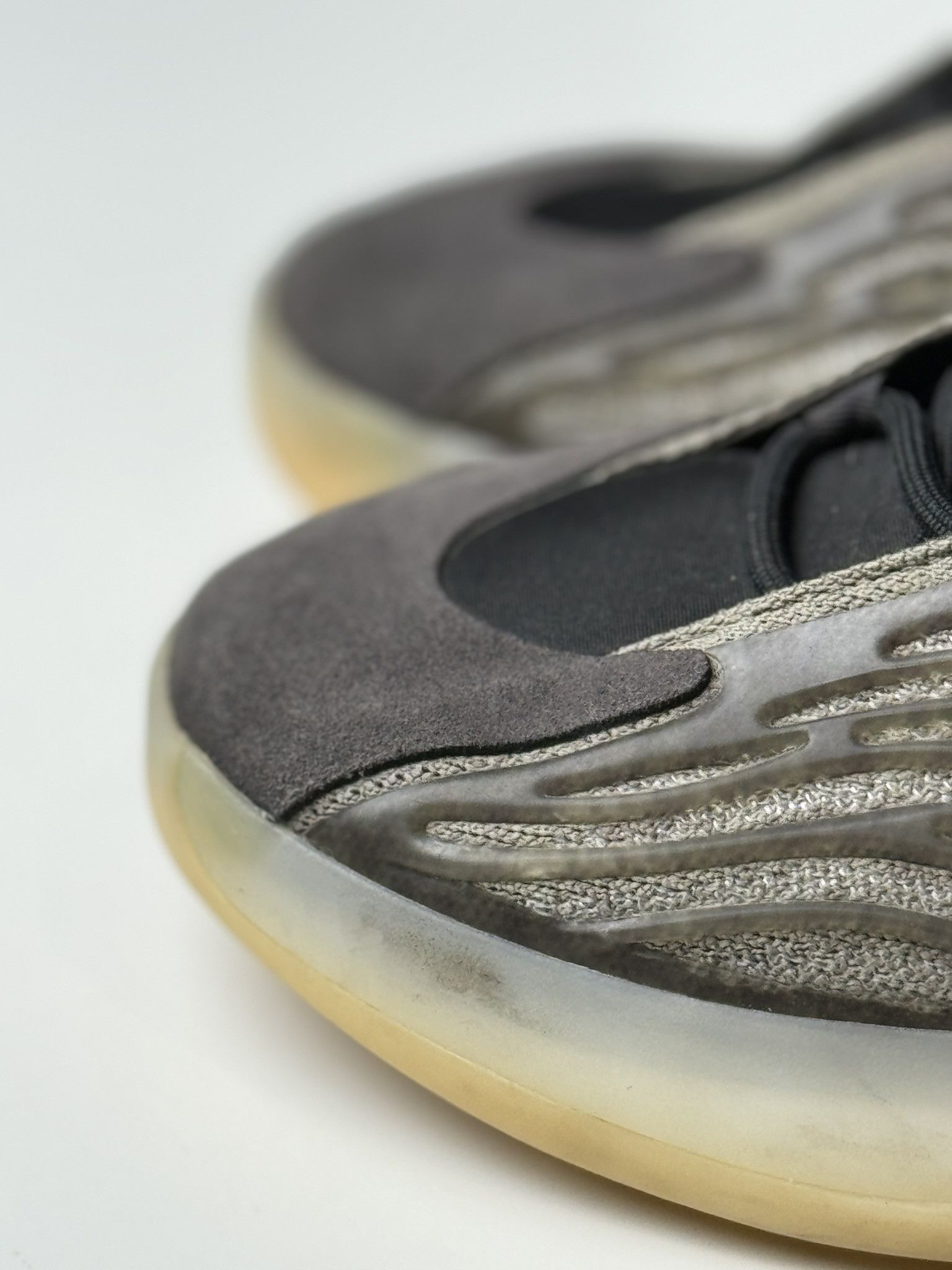 Adidas × Yeezy Adidas Yeezy Quantum Size US 11.5 / EU 44-45 - 2 Thumbnail