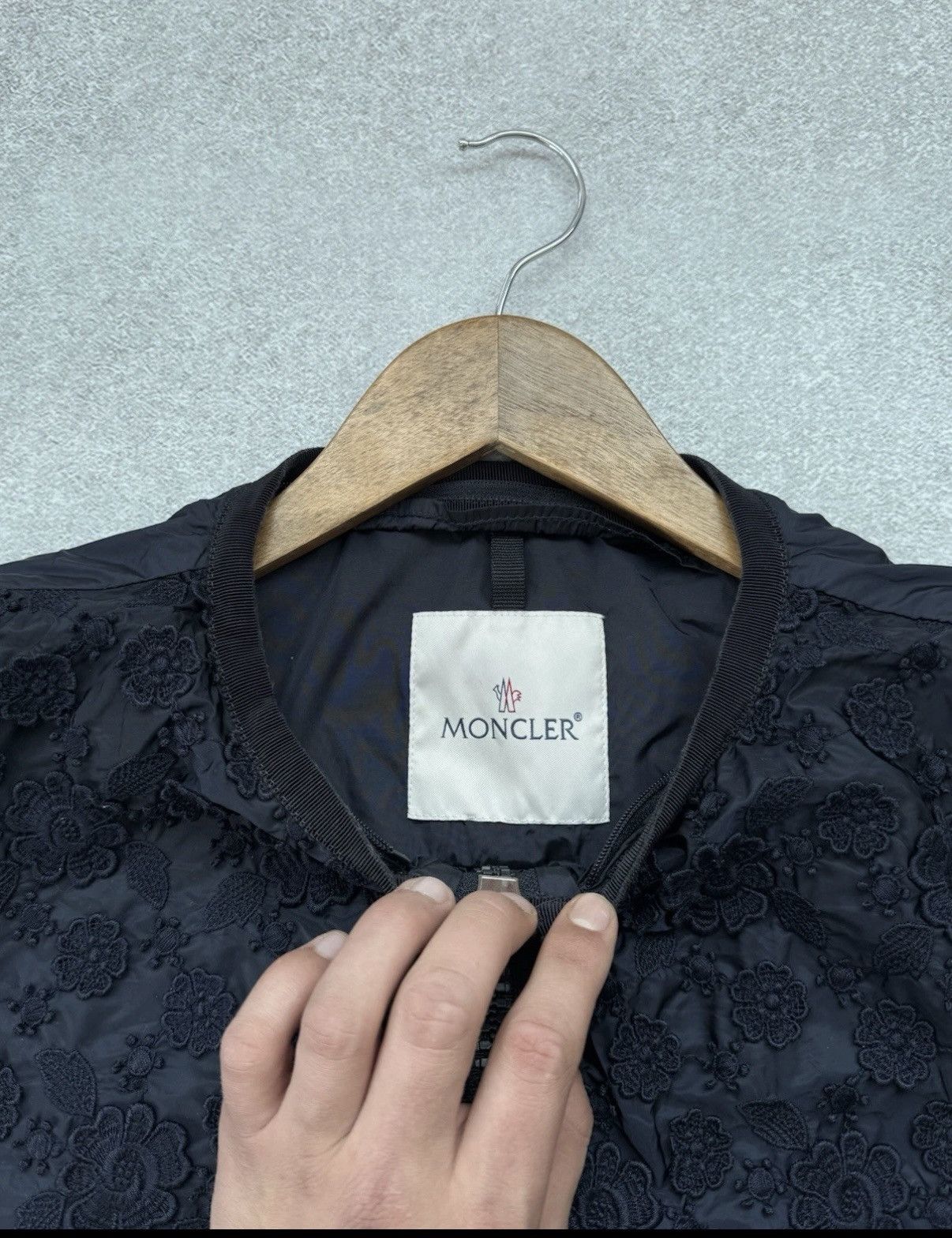 Moncler Women's MONCLER Dedonette Floral Navy Nylon Bomber Jacket Size M / US 6-8 / IT 42-44 - 9 Thumbnail