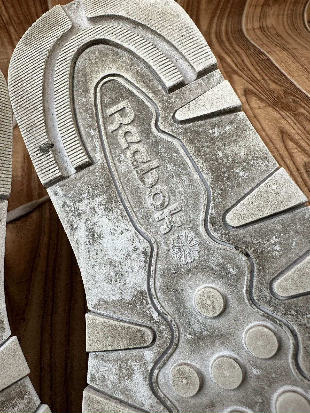 Maison Margiela × Reebok Reebok x Maison Margiela Classic Leather Tabi Sneakers Size US 9.5 / EU 42-43 - 23 Thumbnail