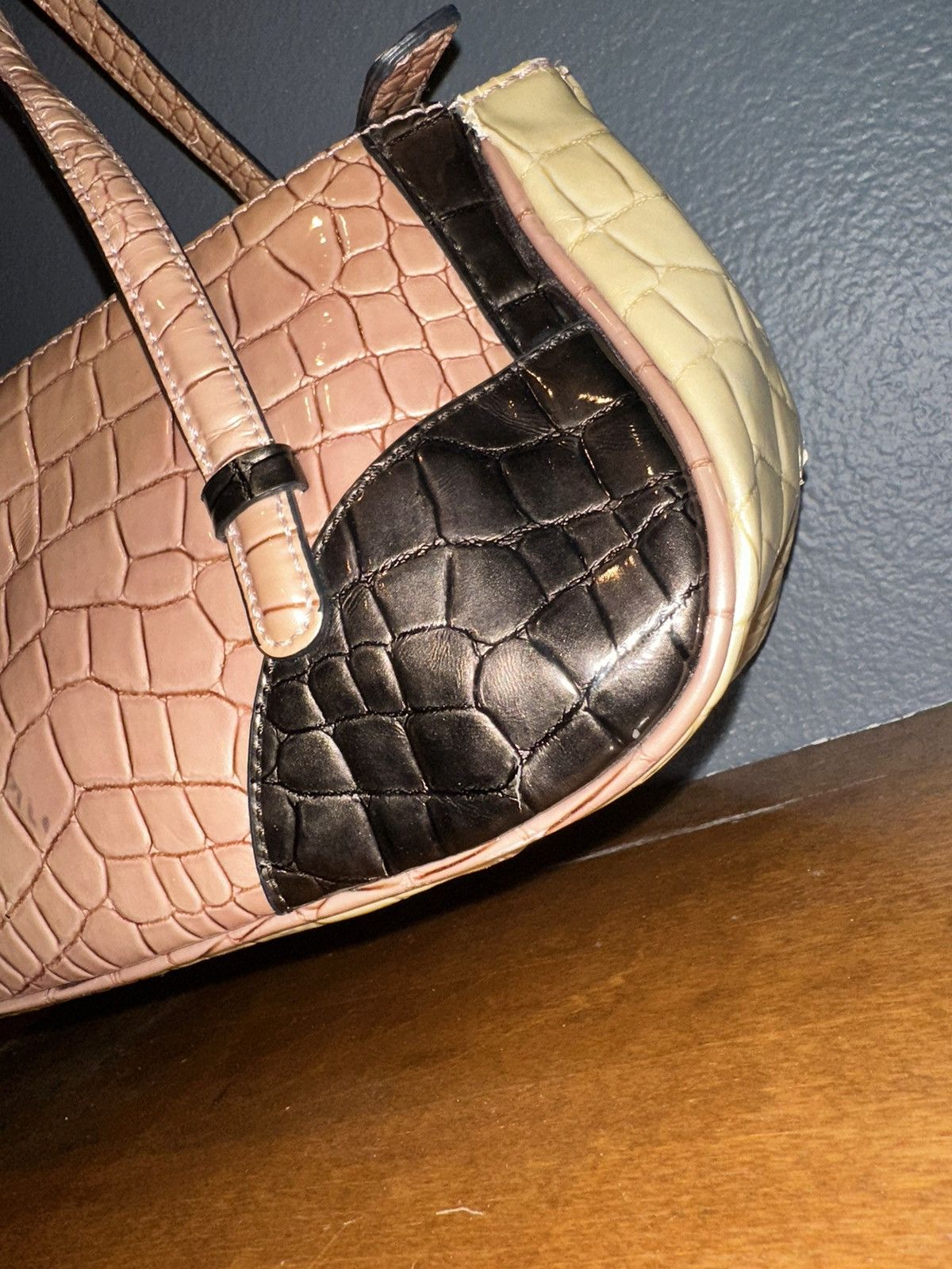 Guess Guess Y2K 2000’s Pink Crocodile Semi Gloss Shoulder Handbag Size ONE SIZE - 10 Thumbnail