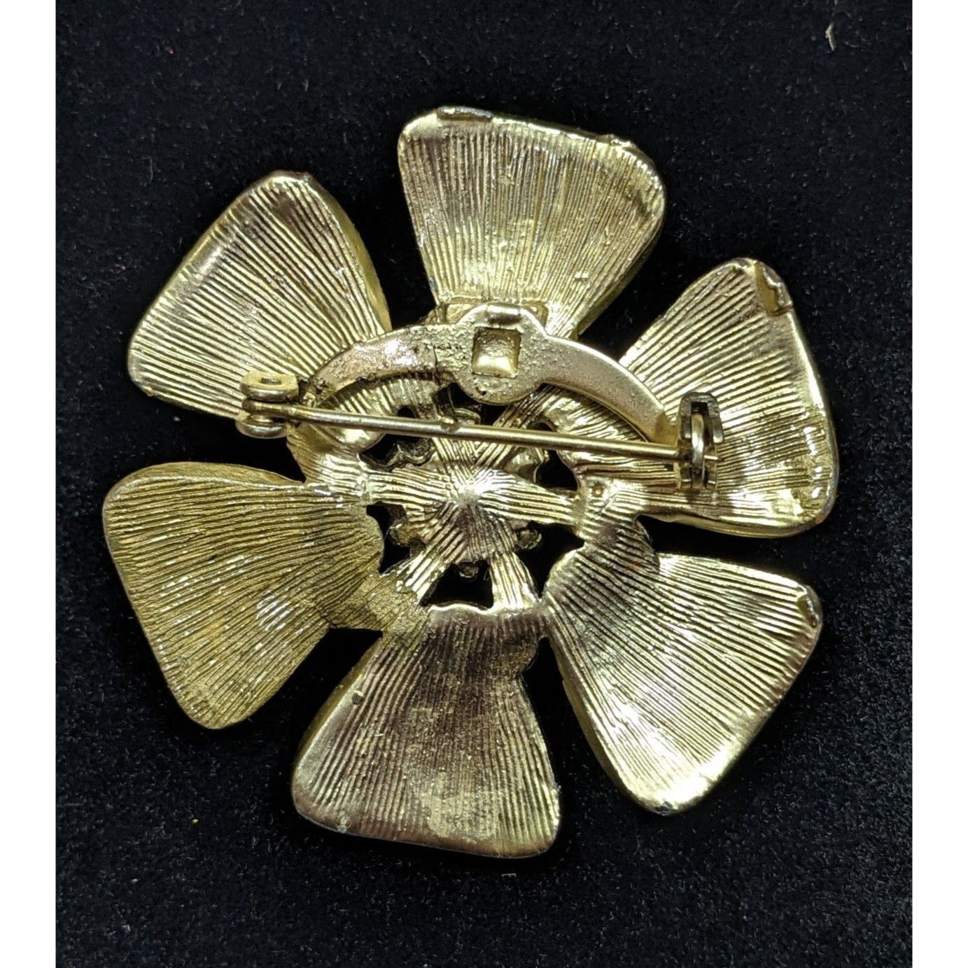 Other Vintage Floral Brooch Gold Tone With Faux Pearl Accent Size ONE SIZE - 6 Thumbnail