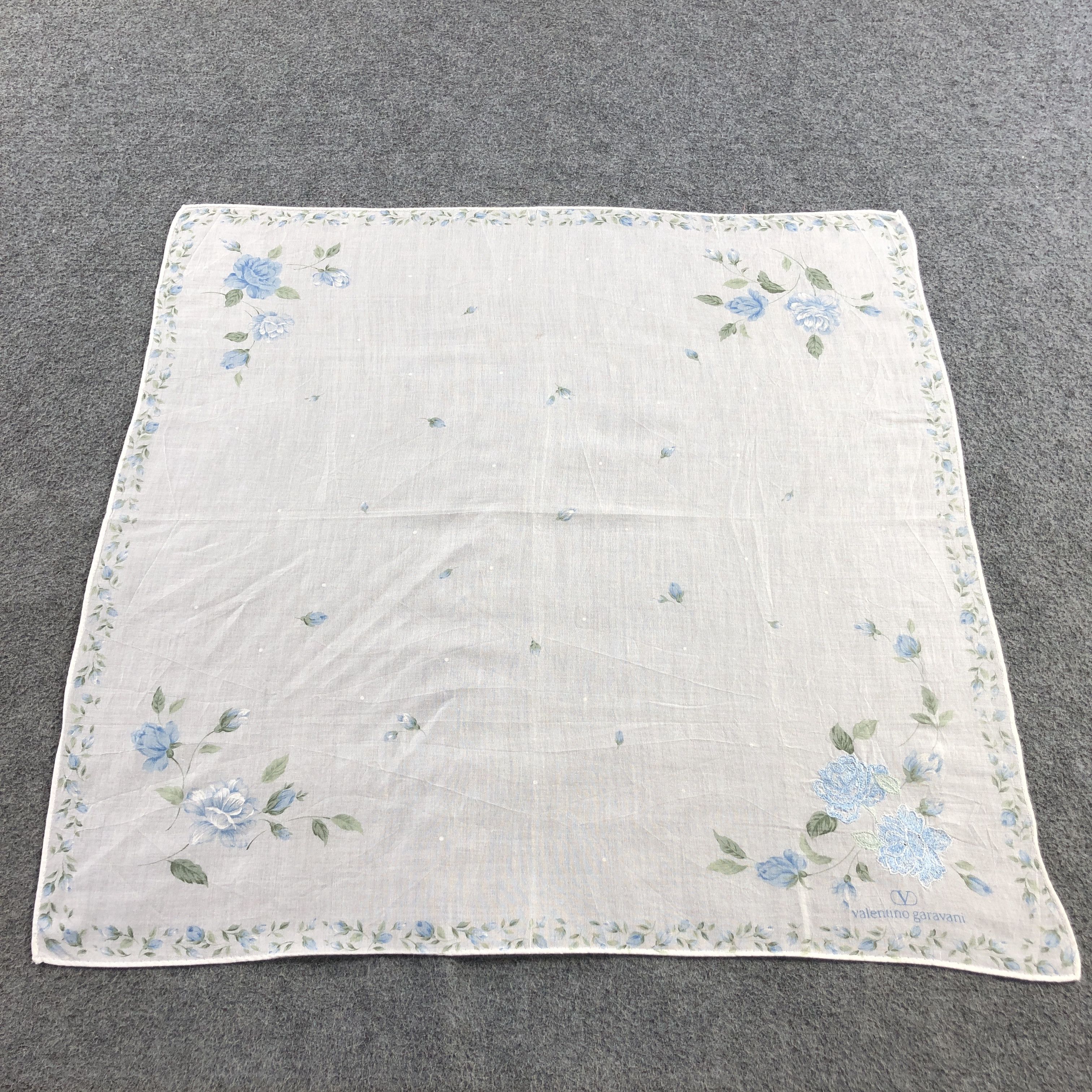 Vintage ValenTINO GarAVANI Handkerchief Neckerchief Bandana H2651 Size ONE SIZE - 2 Thumbnail