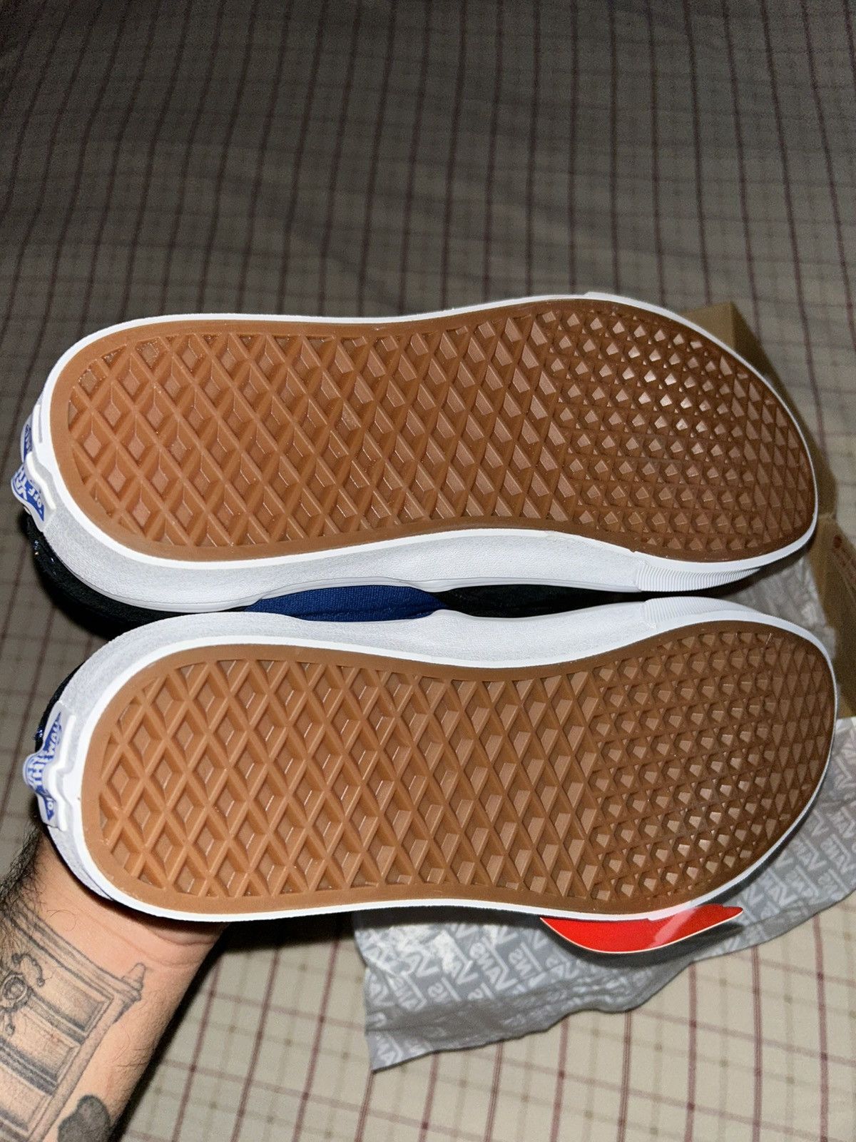 Vans Vans Slip On. Los Angeles Embroidered. Size US 12 / EU 45 - 7 Thumbnail