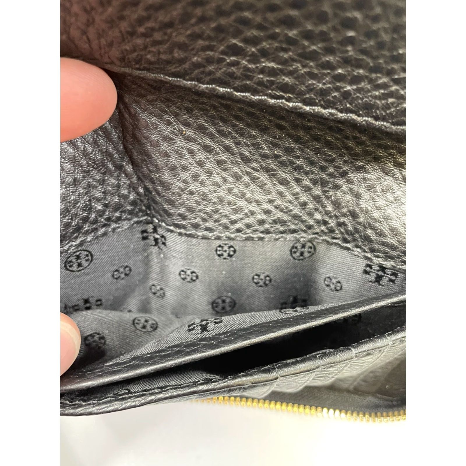 Tory Burch Tory Burch Wallet Zip-Around Black Leather Gold Logo Britten Smart Phone Wristlet Women Black Leather Zip-Around Wallet Size ONE SIZE - 7 Thumbnail