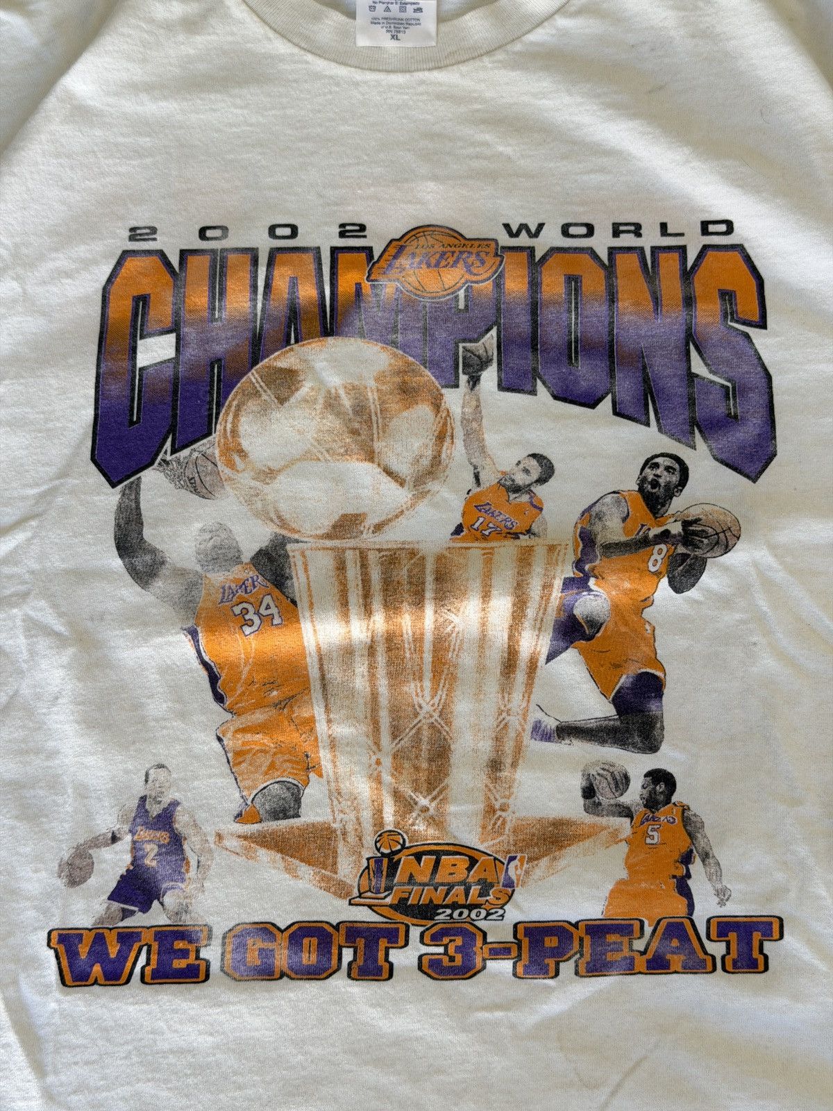 Vintage 2002 Lakers world champion tee Size US XL / EU 56 / 4 - 2 Thumbnail