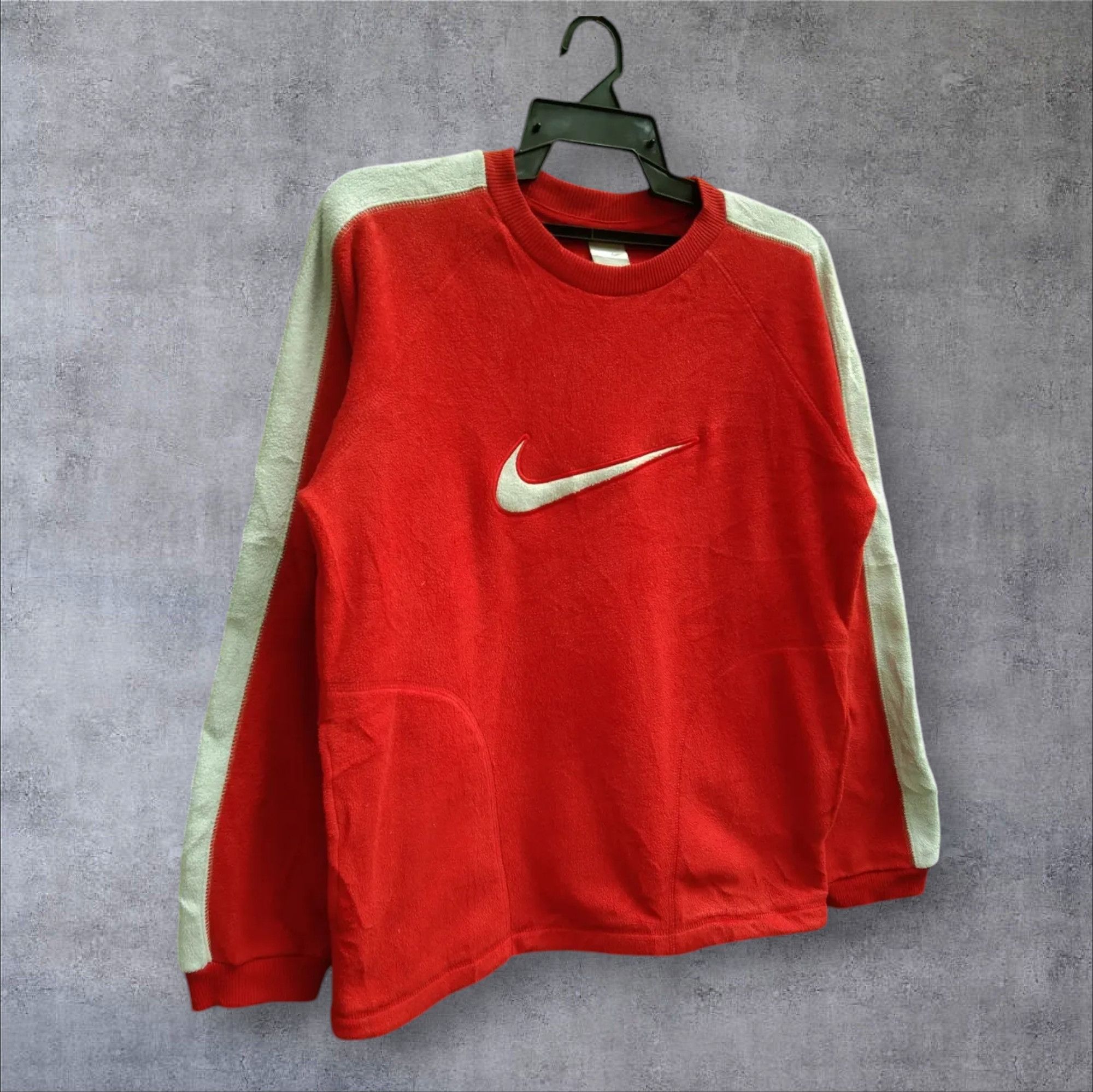 Nike NIKE EMBROIDERY LOGO FLEECE SWEATSHIRT (KIDS) Size US L / EU 52-54 / 3 - 2 Thumbnail