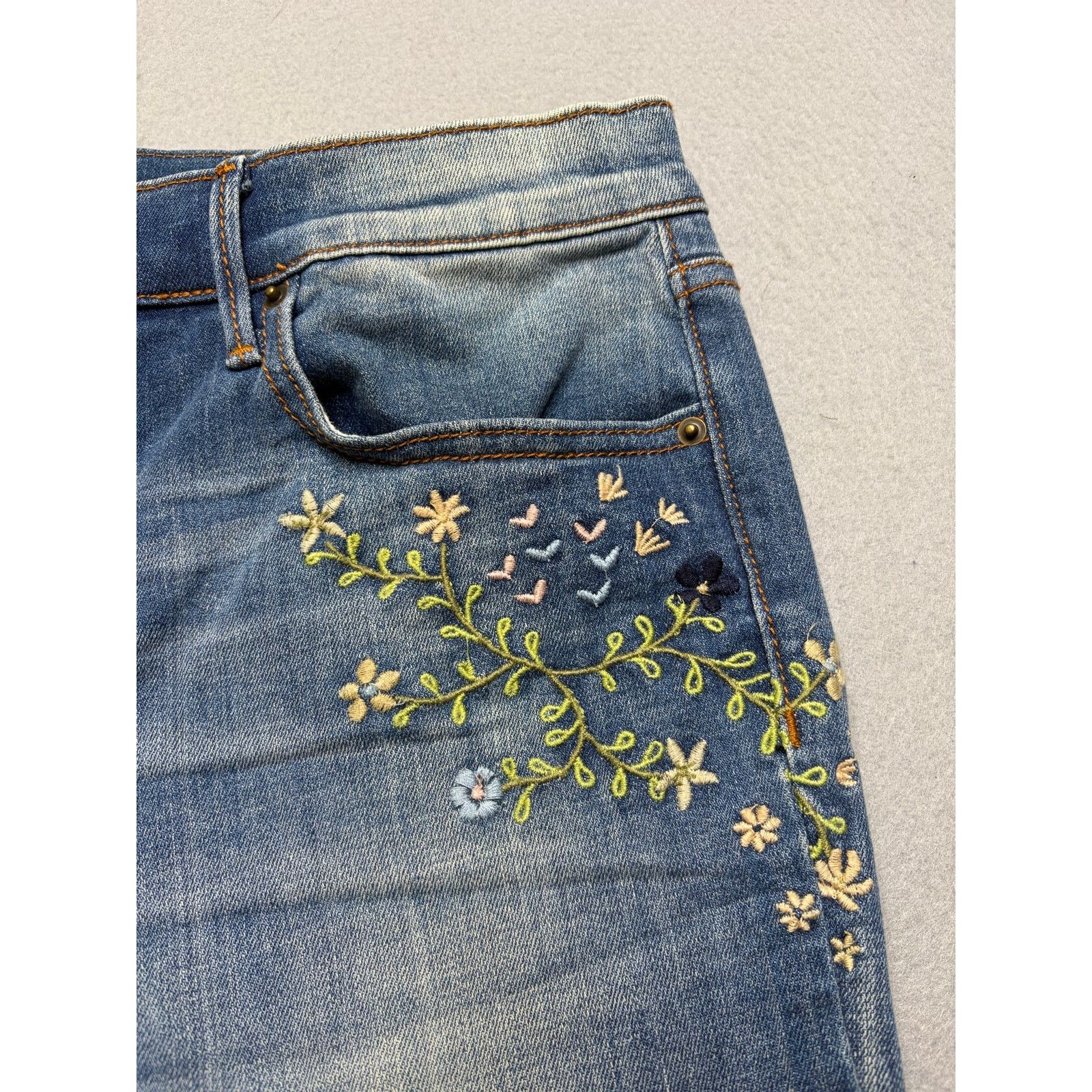 Other Driftwood Women’s Embroidered Floral Jeans Sz 29 Classic Fit Size 29" - 11 Thumbnail