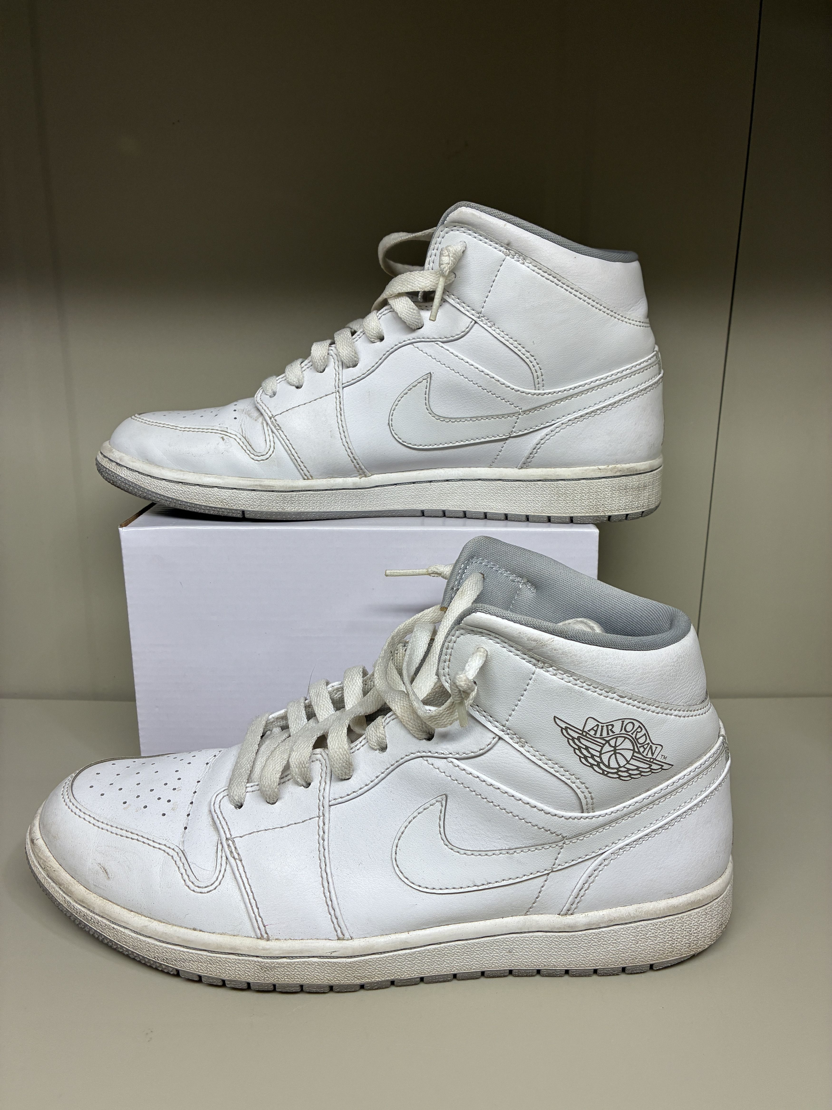 Nike Nike Air Jordan 1 Mid White Wolf Grey 2016 Men's Size 11 Size US 11 / EU 44 - 2 Thumbnail