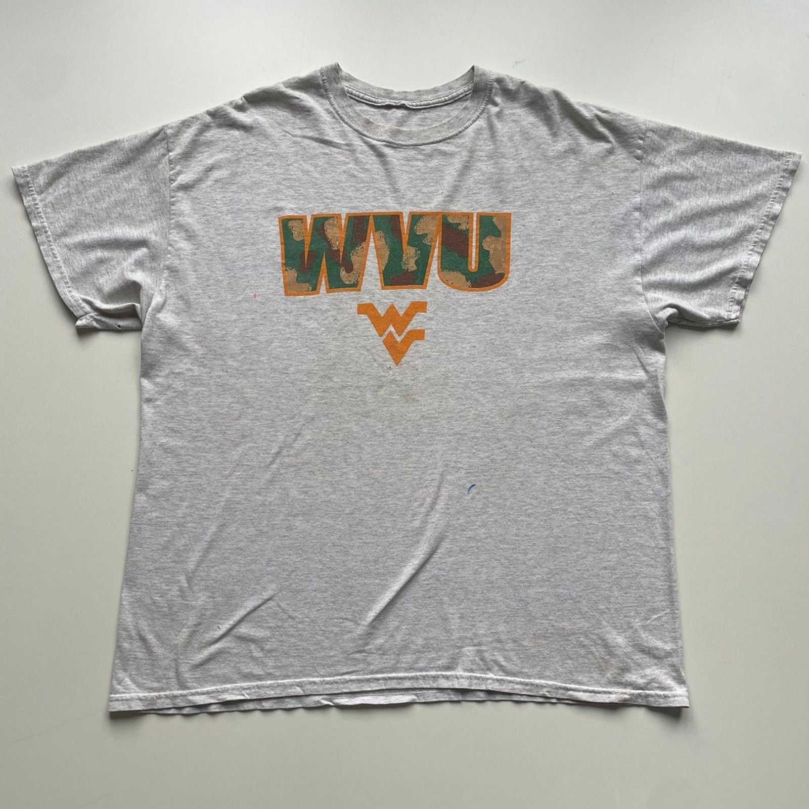NCAA Vintage Y2K West Virginia University NCAA Camo T Shirt XL Size US XL / EU 56 / 4 - 1 Thumbnail
