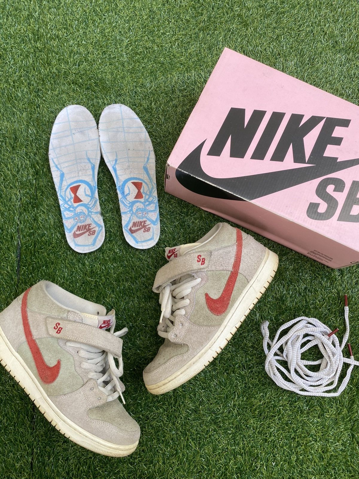 Nike Dunk SB mid White Widow Size US 9.5 / EU 42-43 - 2 Thumbnail