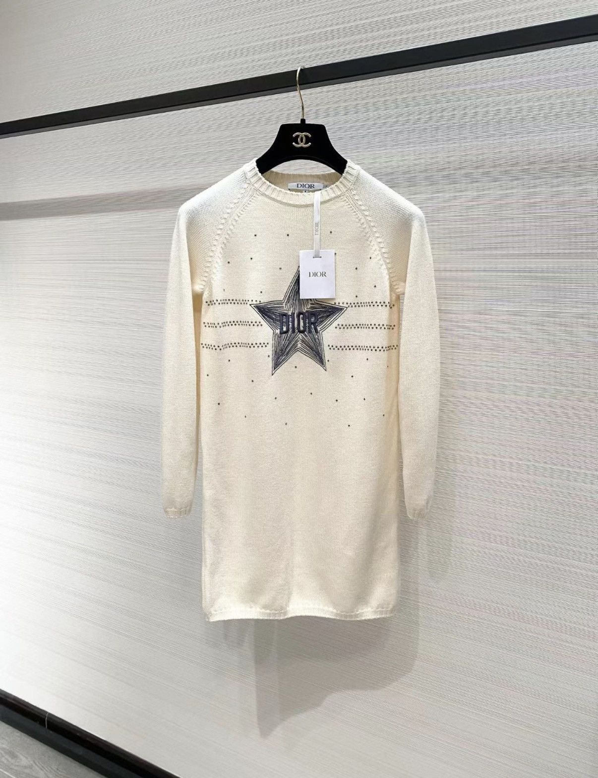 Dior Dior Classic Beige Mid-Length Wool Sweater (Kids' Size) J33 Size XL / US 12-14 / IT 48-50 - 1 Thumbnail