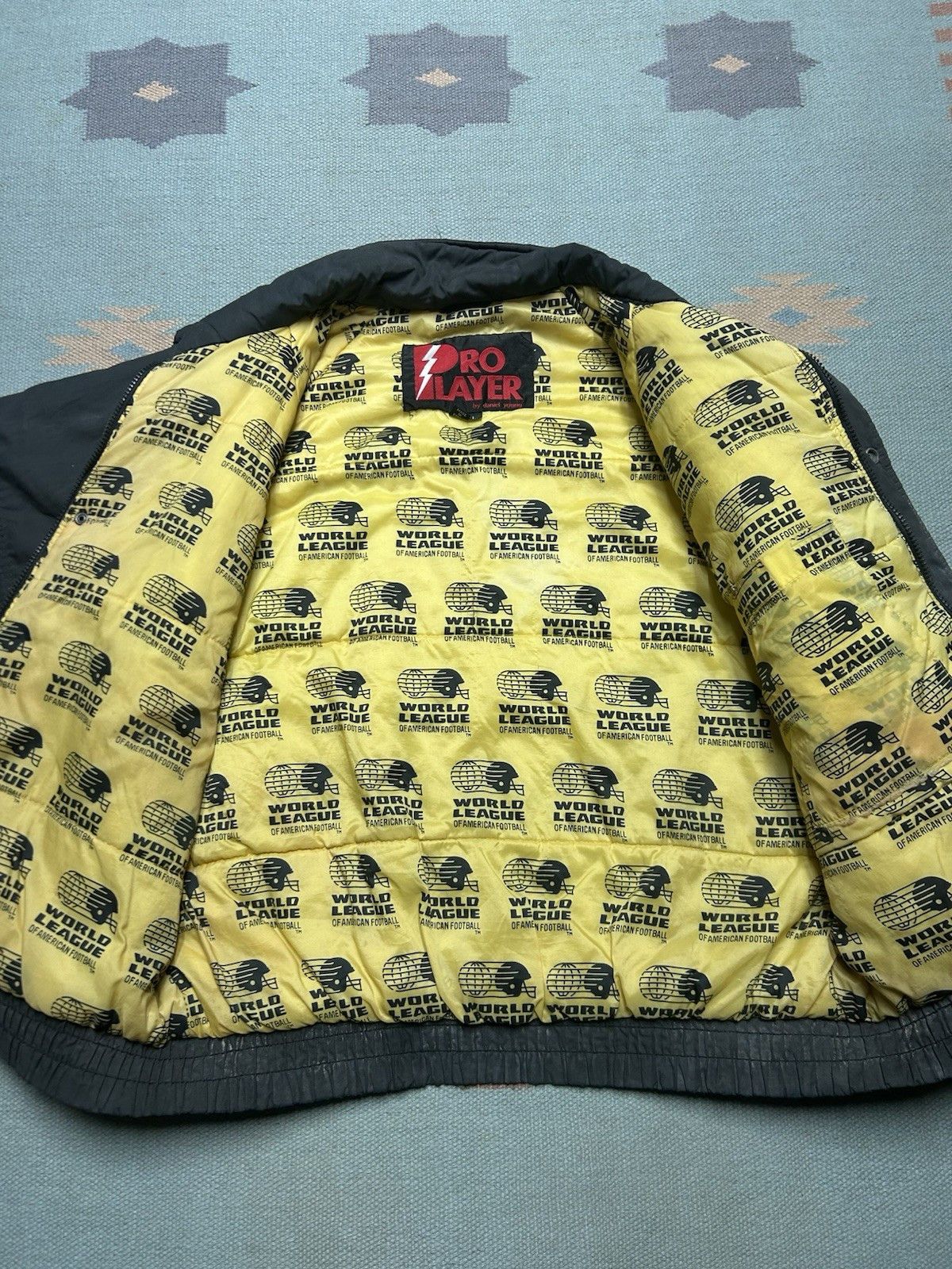 Vintage VTG pro player puffer jacket Barcelona dragons distressed L Size US L / EU 52-54 / 3 - 12 Thumbnail