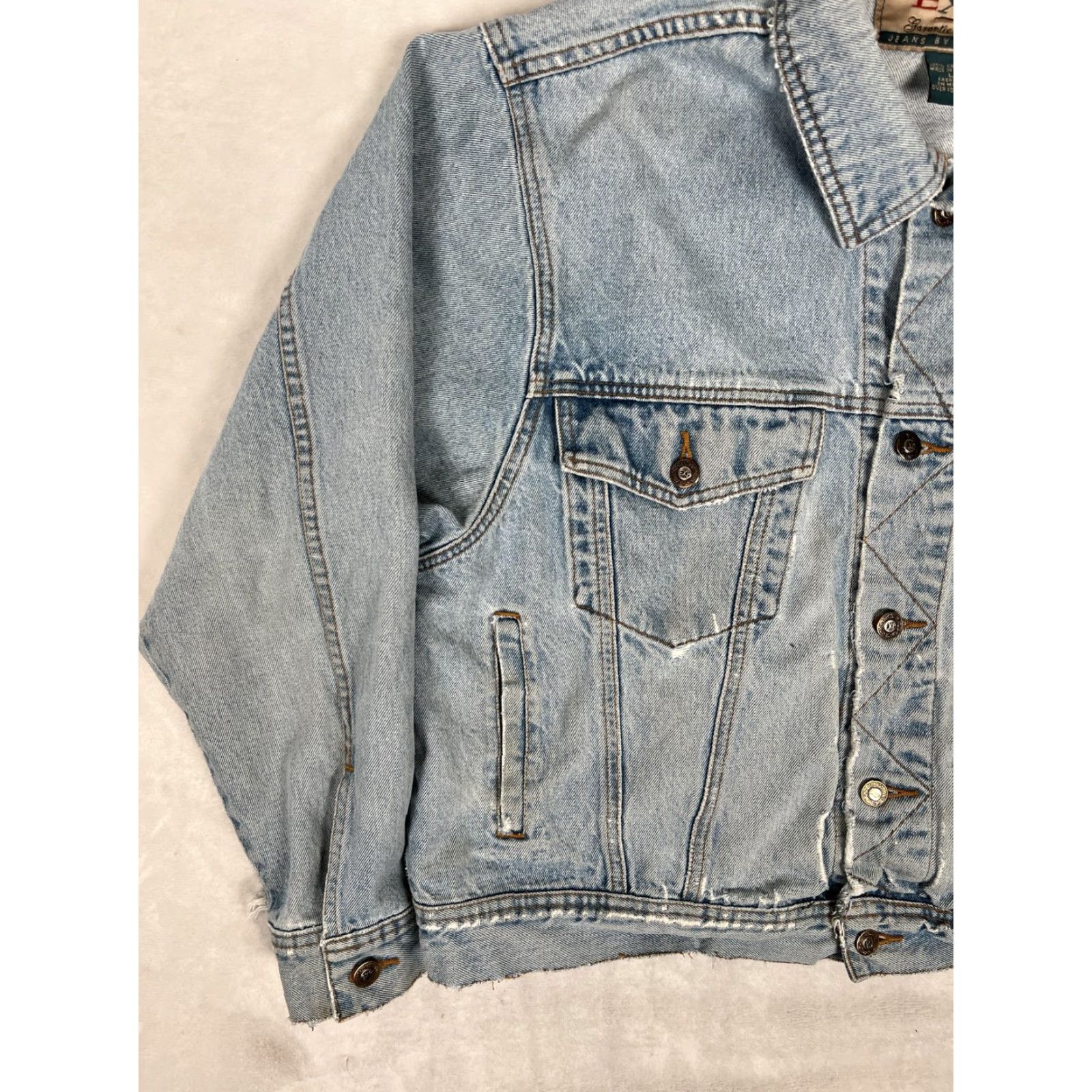 Express VINTAGE Express Jeans Jacket Mens Large Blue Denim Distressed Raw Hem 90s Size US 33 - 2 Thumbnail