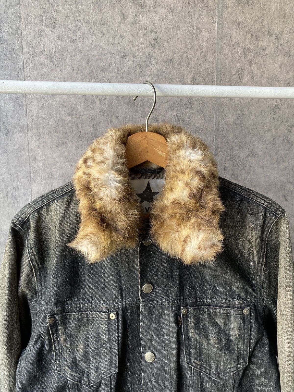 Japanese Brand 2000s Levi’s Fur Faded Black Denim Jacket Size US M / EU 48-50 / 2 - 3 Thumbnail