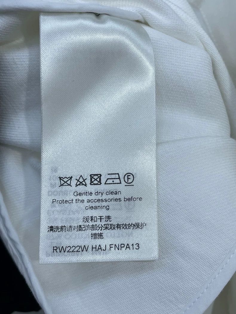 Louis Vuitton Louis Vuitton White denim shorts with gold buttons shorts 2 Size US 34 / EU 50 - 7 Thumbnail