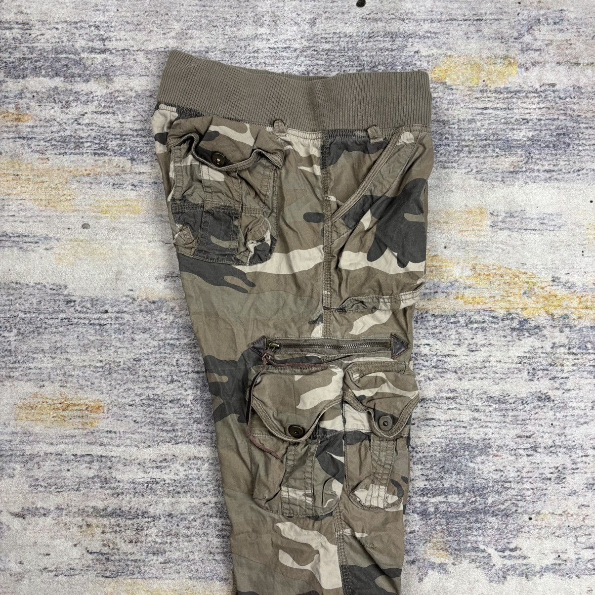 GOA Goa camouflage multi pocket flared cargo pants vkei style Size US 32 / EU 48 - 5 Thumbnail